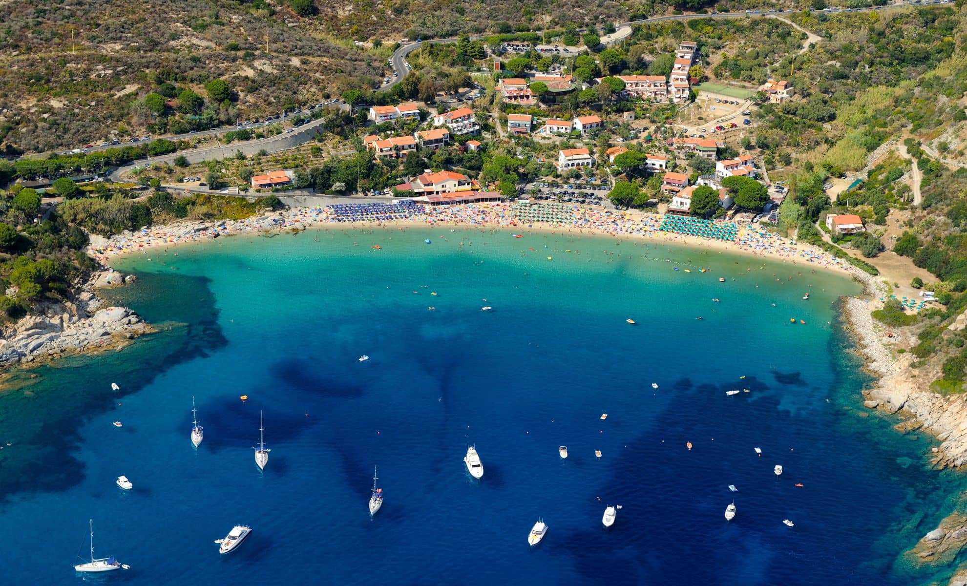 La plage de Cavoli vu du ciel , Italie