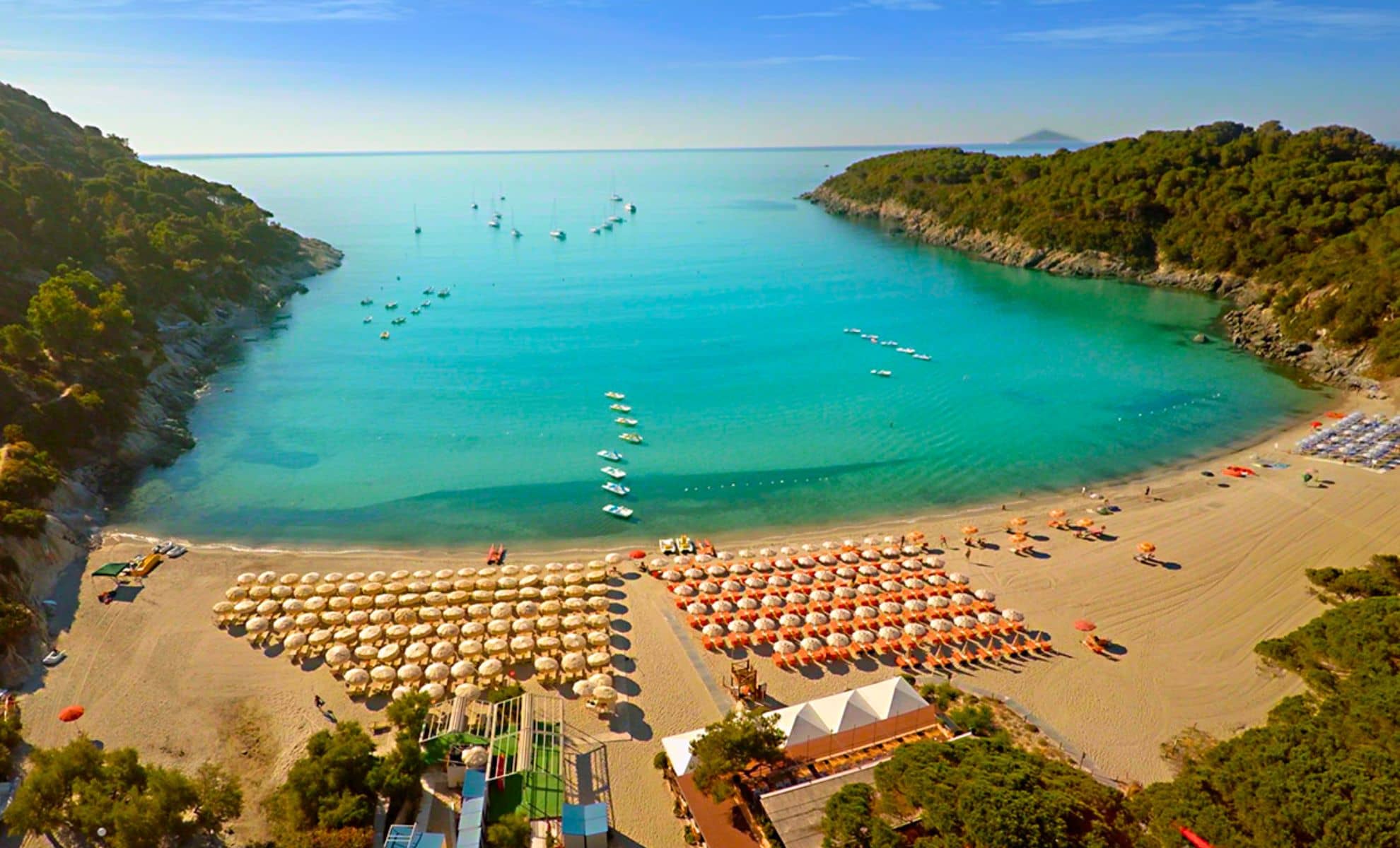 La plage de Fetovaia , Italie