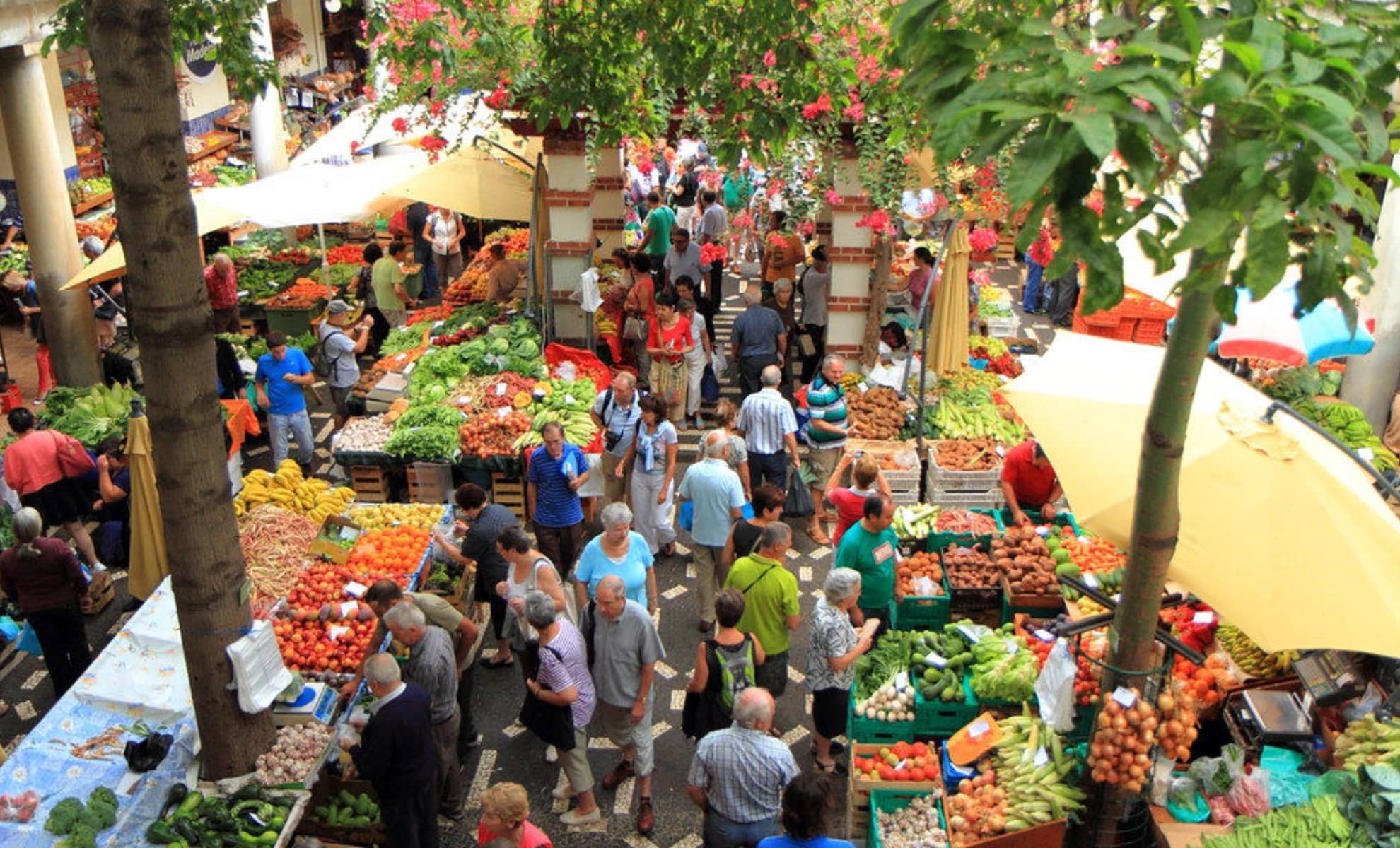 Le marché de légumes, fruits et fleures à Funchal, Madère