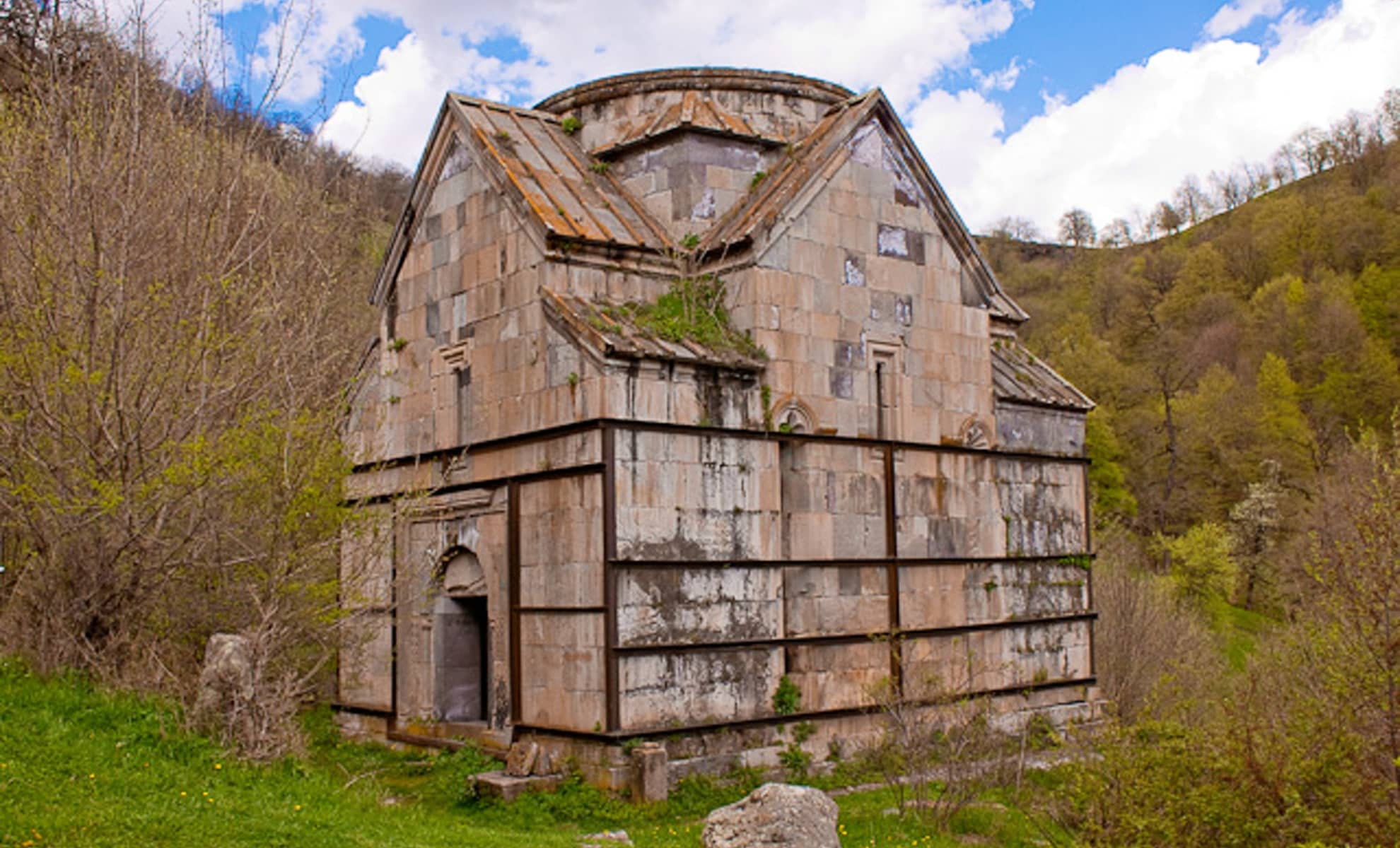 Le monastàre Jukhtak Vank , Dilidjan, Arménie