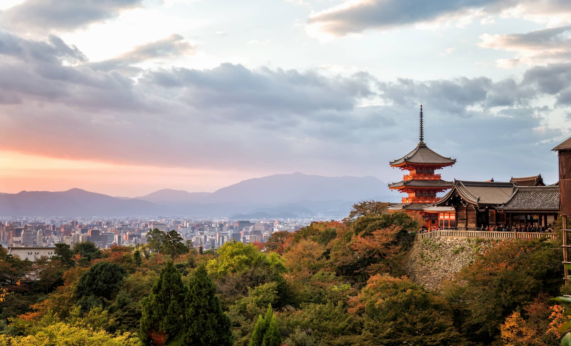 Le temple Kiyomizu-Dera et vue sur la ville de Kyoto