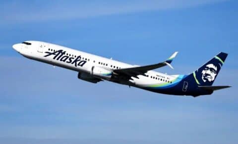 Atterrissage d'urgence pour un vol d'Alaska Airlines après la perte d'une porte en plein vol