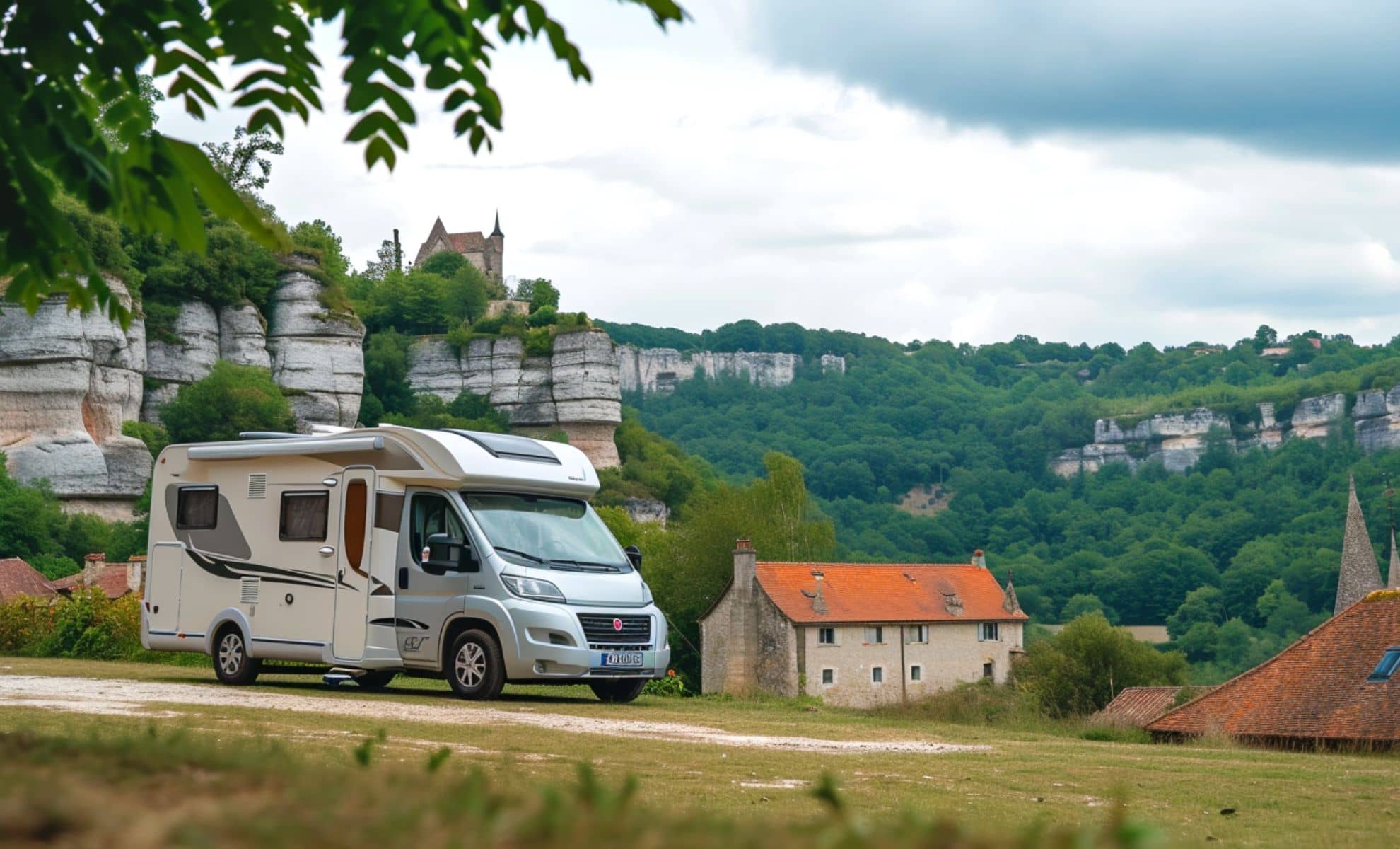 Camping-car à Lacapelle-Marival à Rocamadour, Occitanie, France
