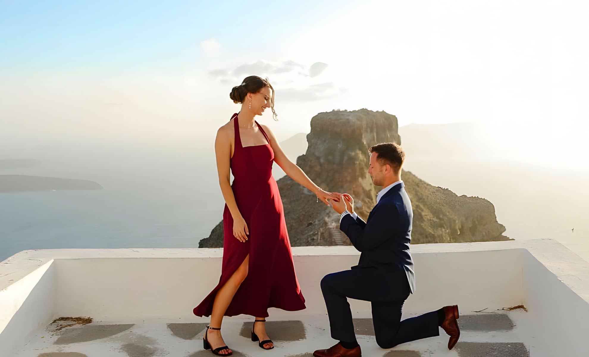 Demande en mariage sur la mer Égée, Santorin, Grèce