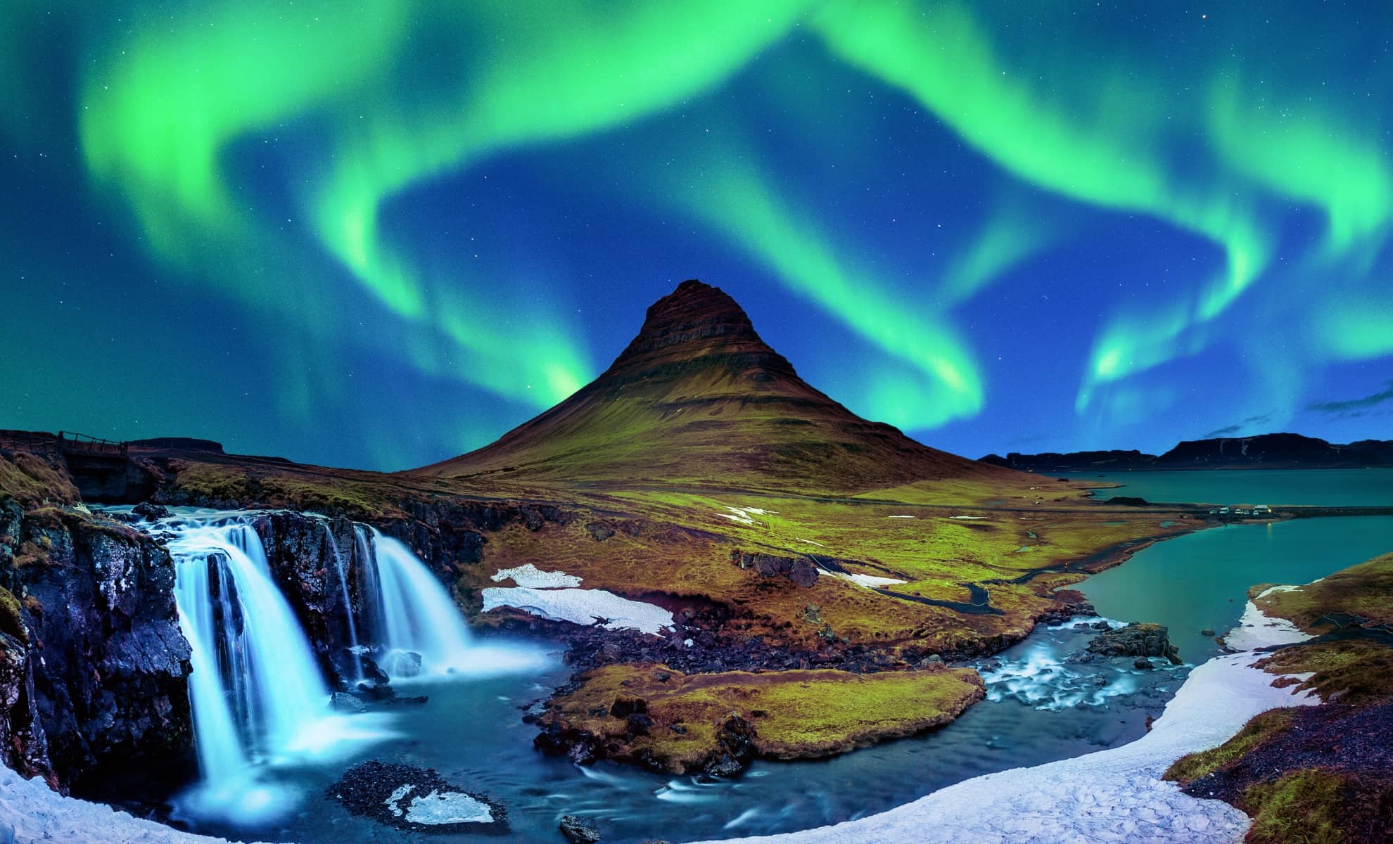 Aurores boréales à Kirkjufell en Islande