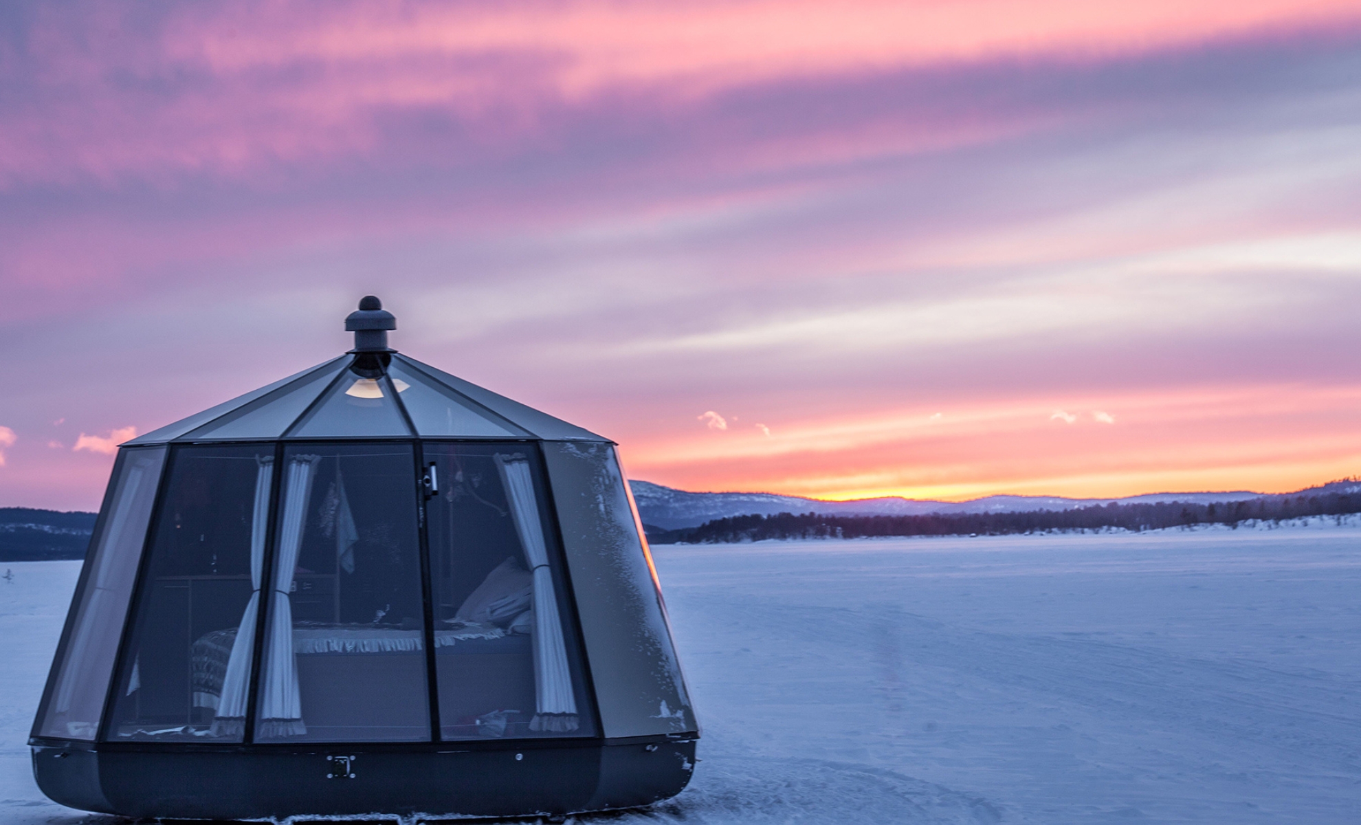 Igloo en verre de l'Aurora River Camp de Kiruna, Suède