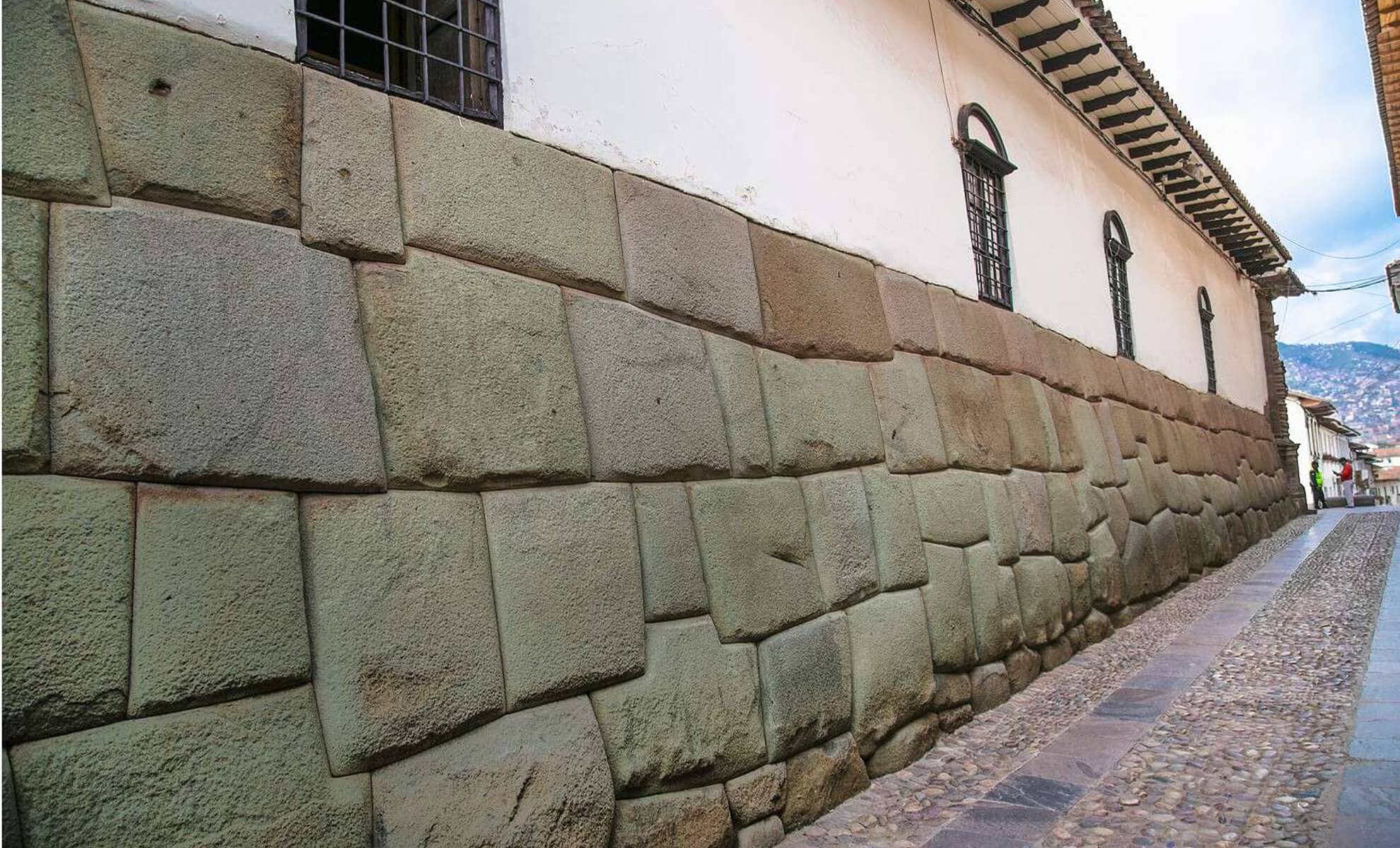 La rue Hatun Rumiyoc, Cuzco au Pérou