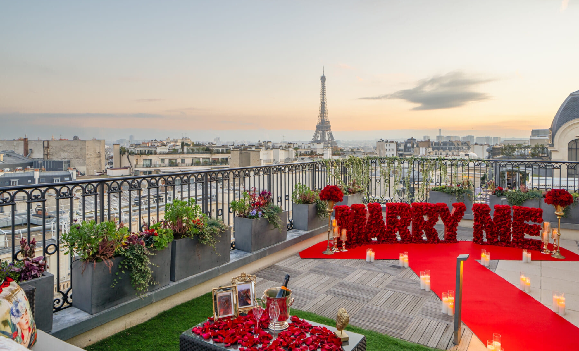 Demande en mariage sur un rooftop à Paris