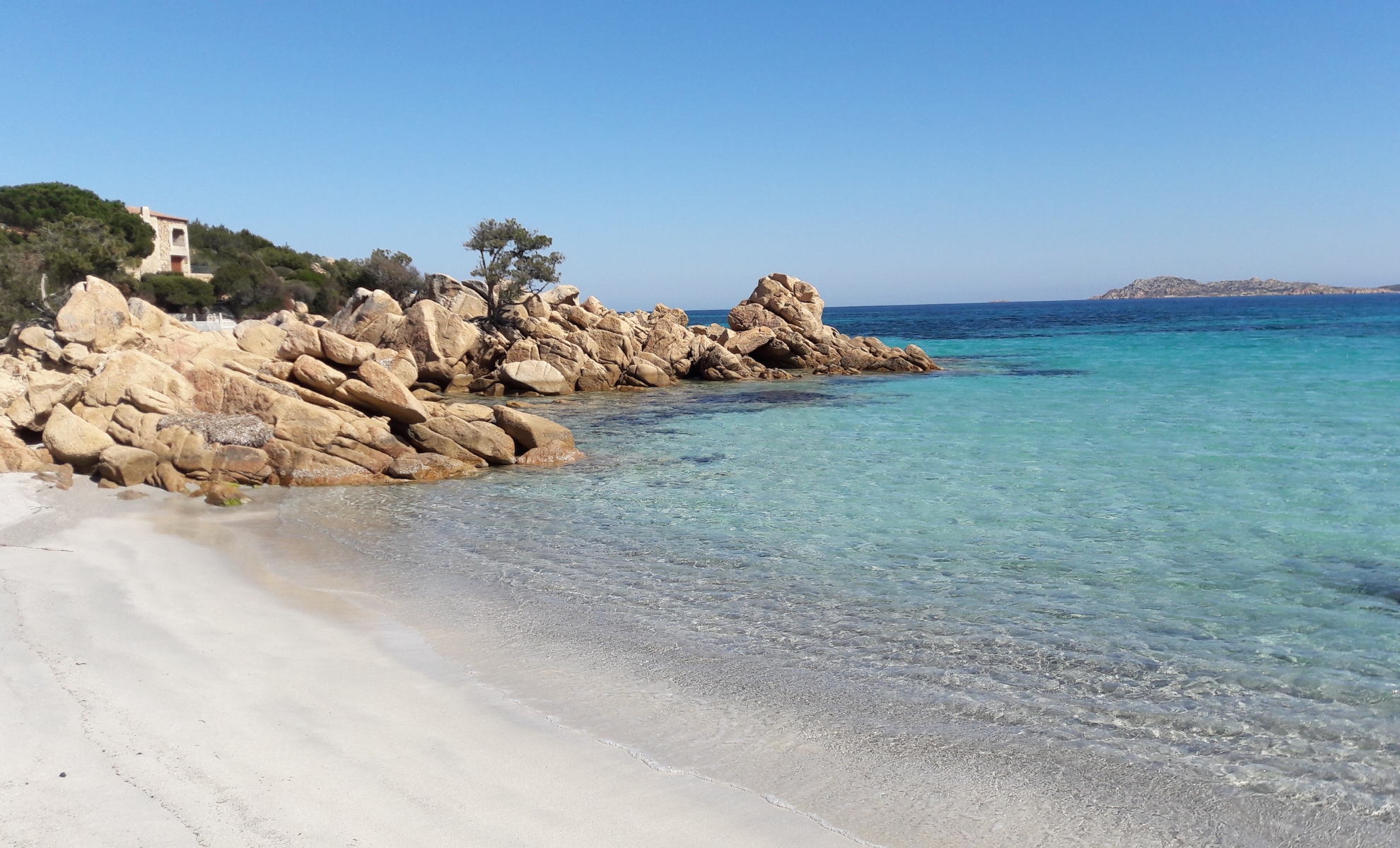 La plage Spiaggia Capriccioli, Sardaigne, Italie