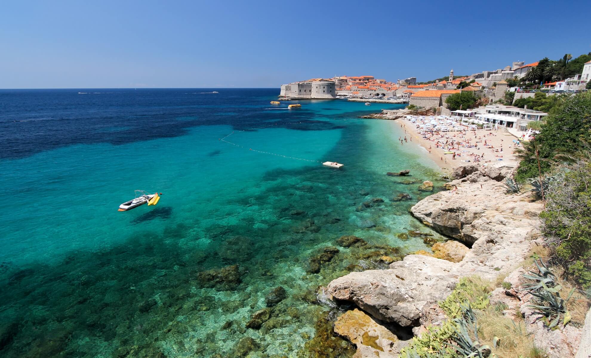 La plage de Banje, Dubrovnik, Croatie