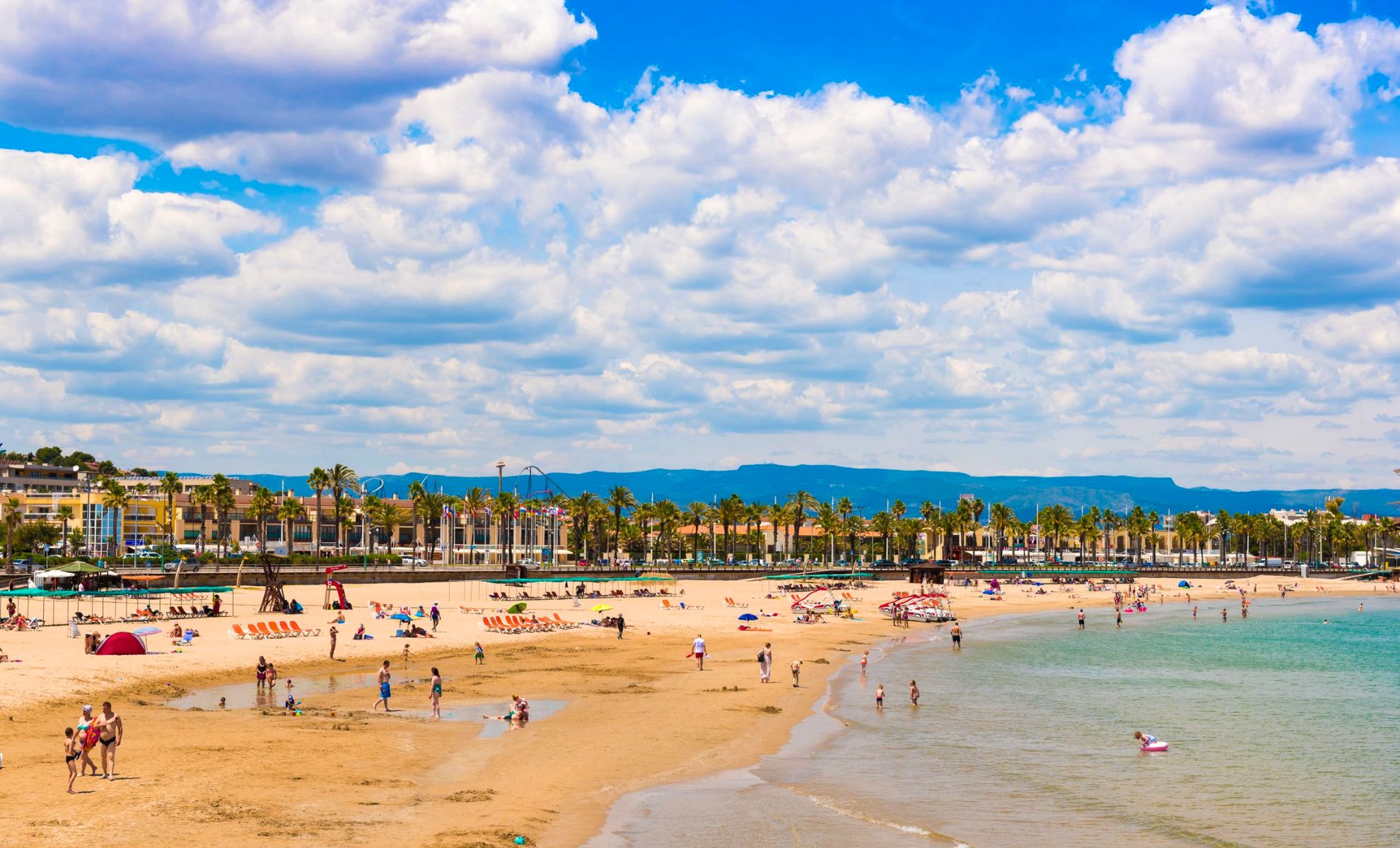 La plage de La Pineda, Catalogne, Espagne