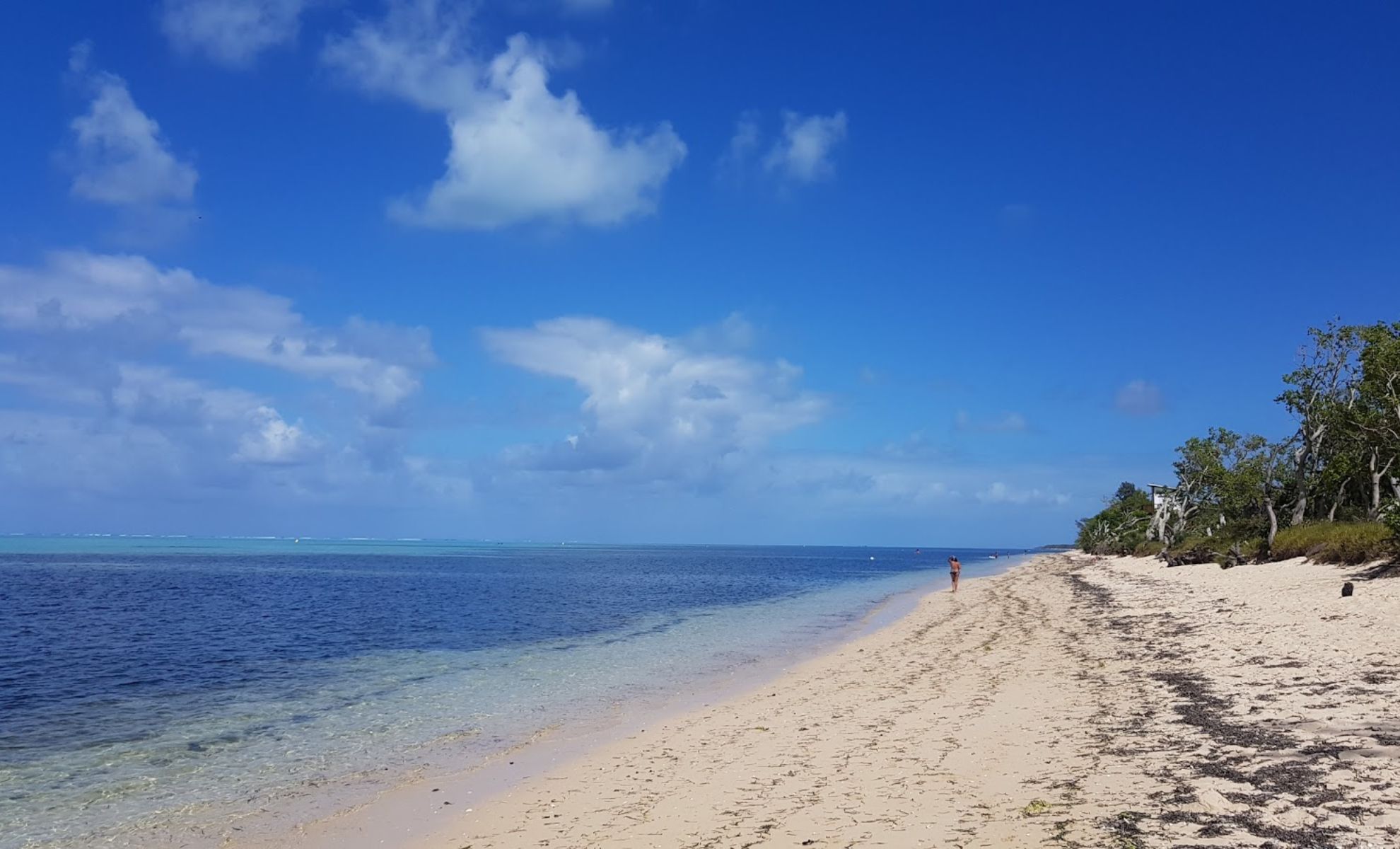 La plage de Poé, à l’ouest de la Nouvelle-Calédonie