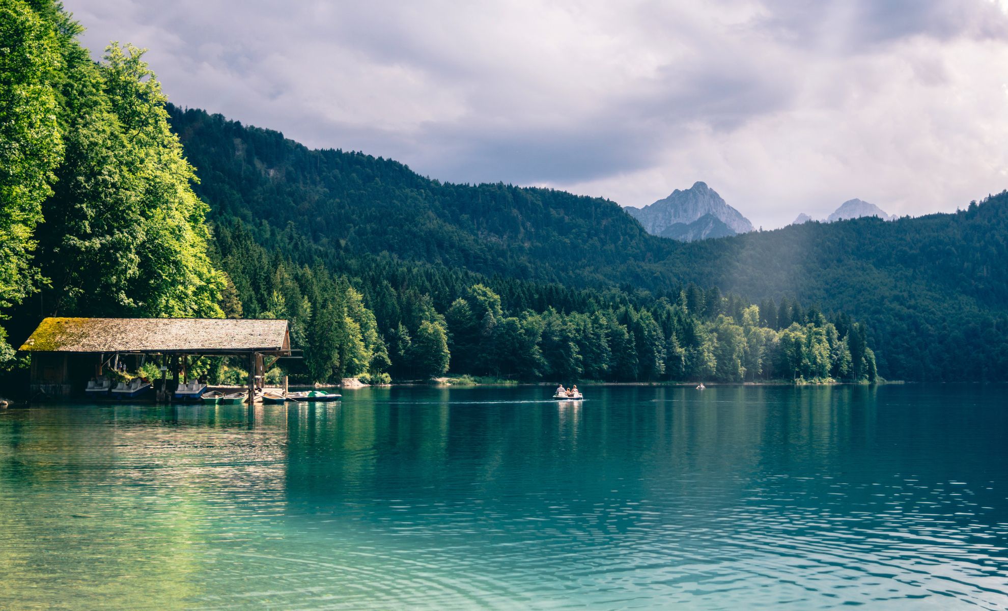 Le lac Alpsee, la Bavière, Allemagne