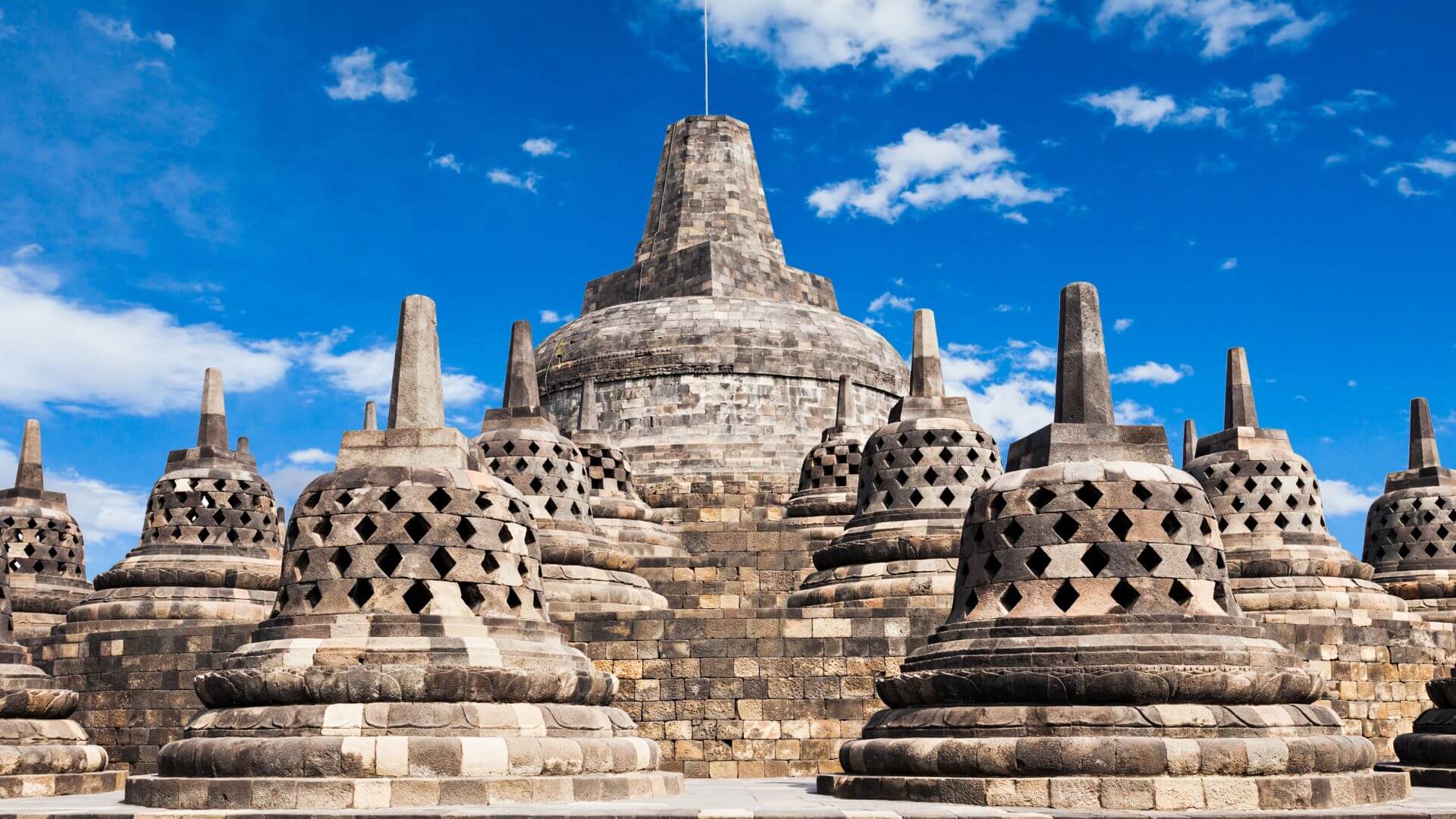 Le site bouddhique de Borobudur , Indonésie