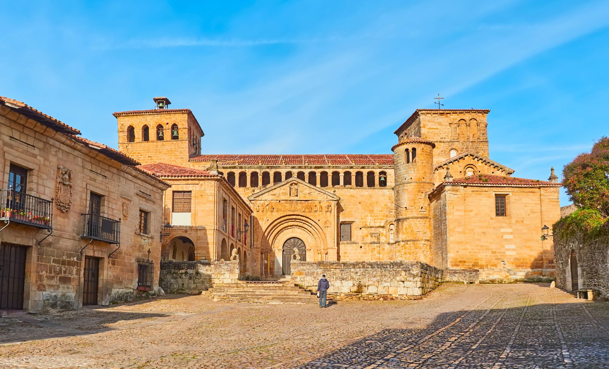 L’église collégiale de Santa Juliana , Santillana del Mar , Espagne