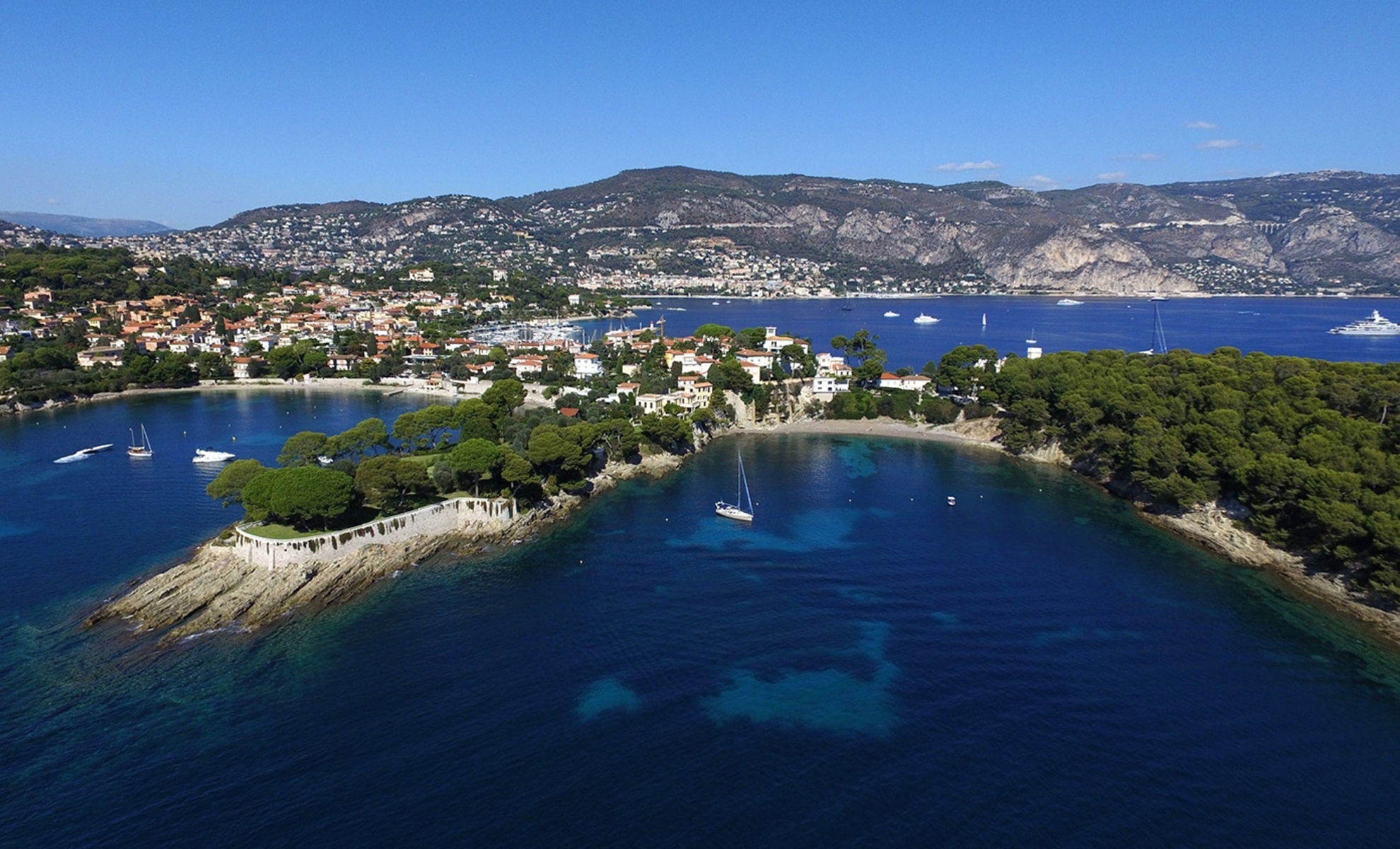 Les trois corniches de la Côte d'Azur en France