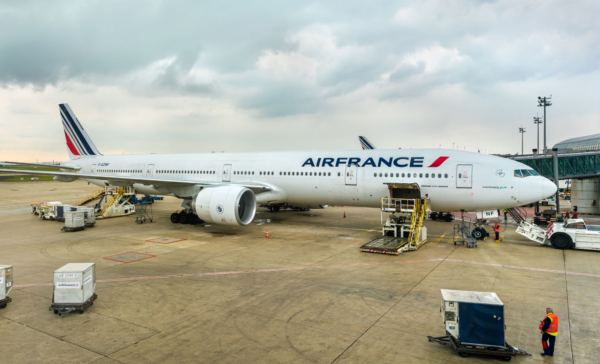 Un Airbus A350 de la flotte d' Air France sur la piste de l'aéroport de Paris-Charles de Gaulle