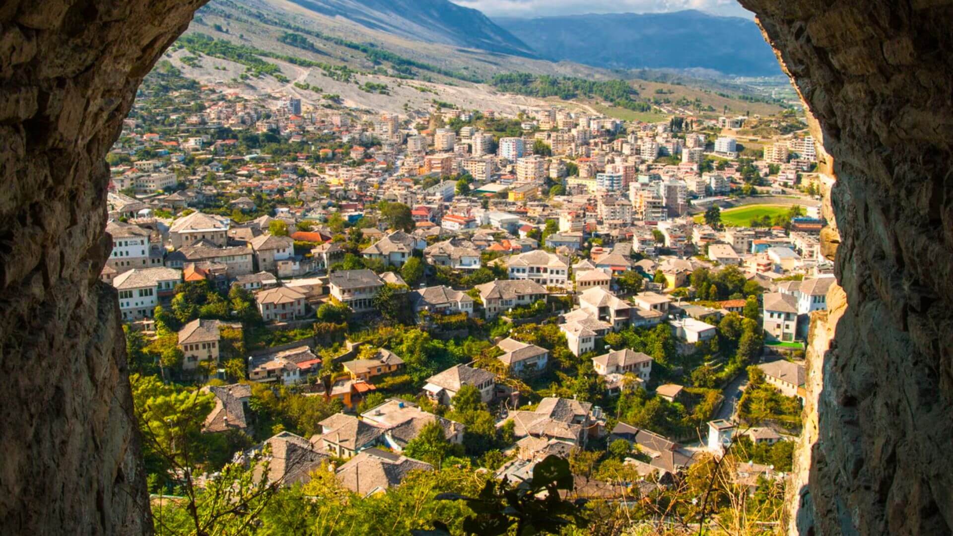 Vue panoramique sur la ville de Gjirokastër, Albanie