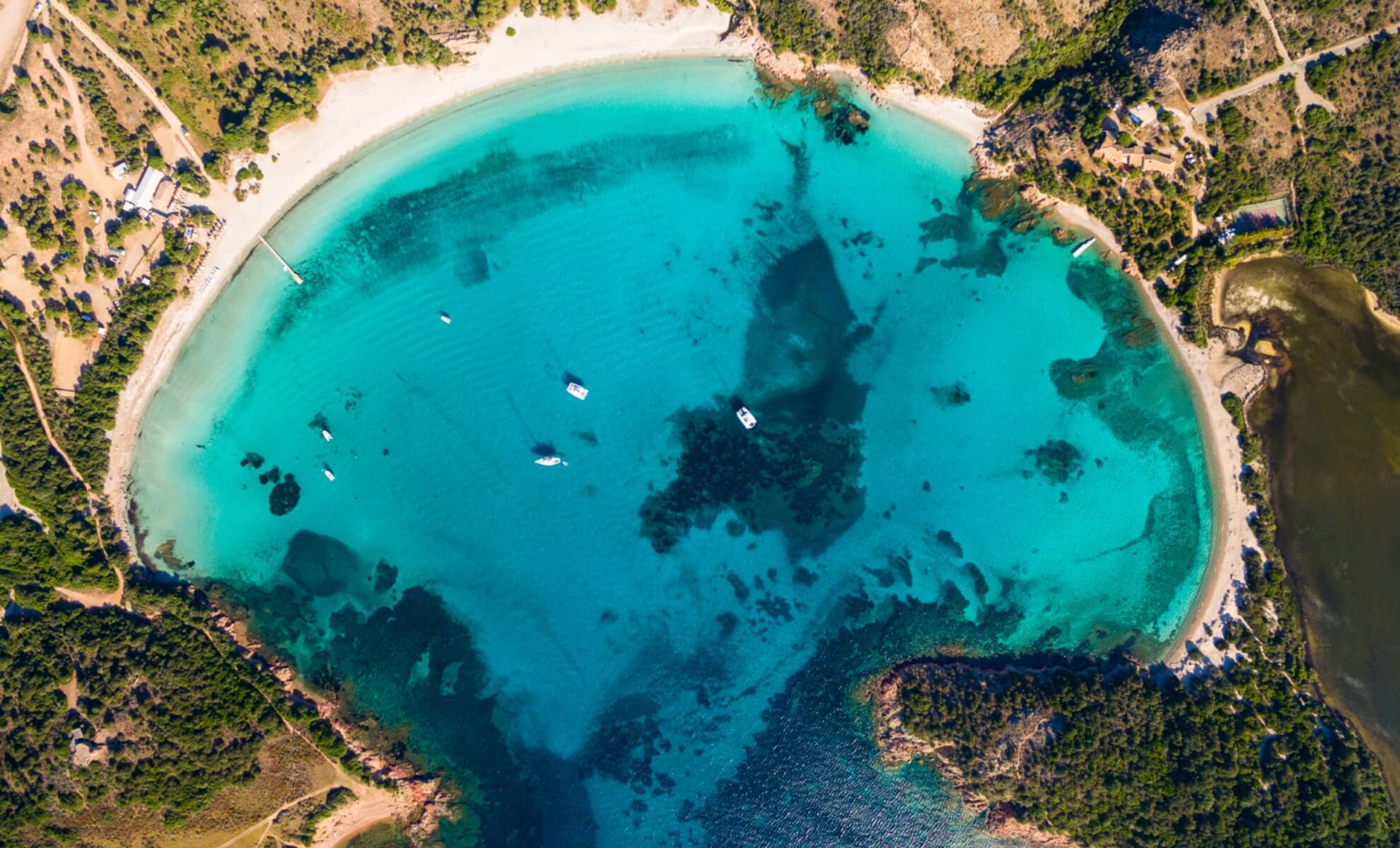 La plage de Rondinara, l'île de Corse en France