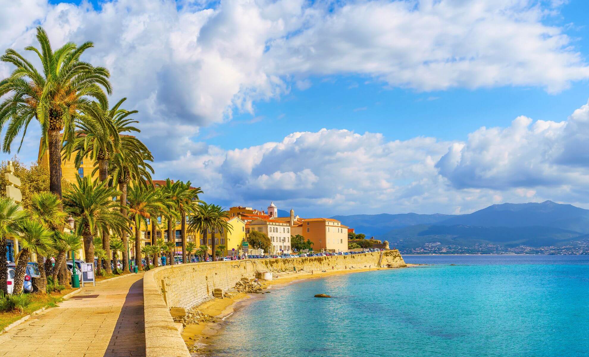 La plage de Saint-François, à Ajaccio, l'île de Corse, France