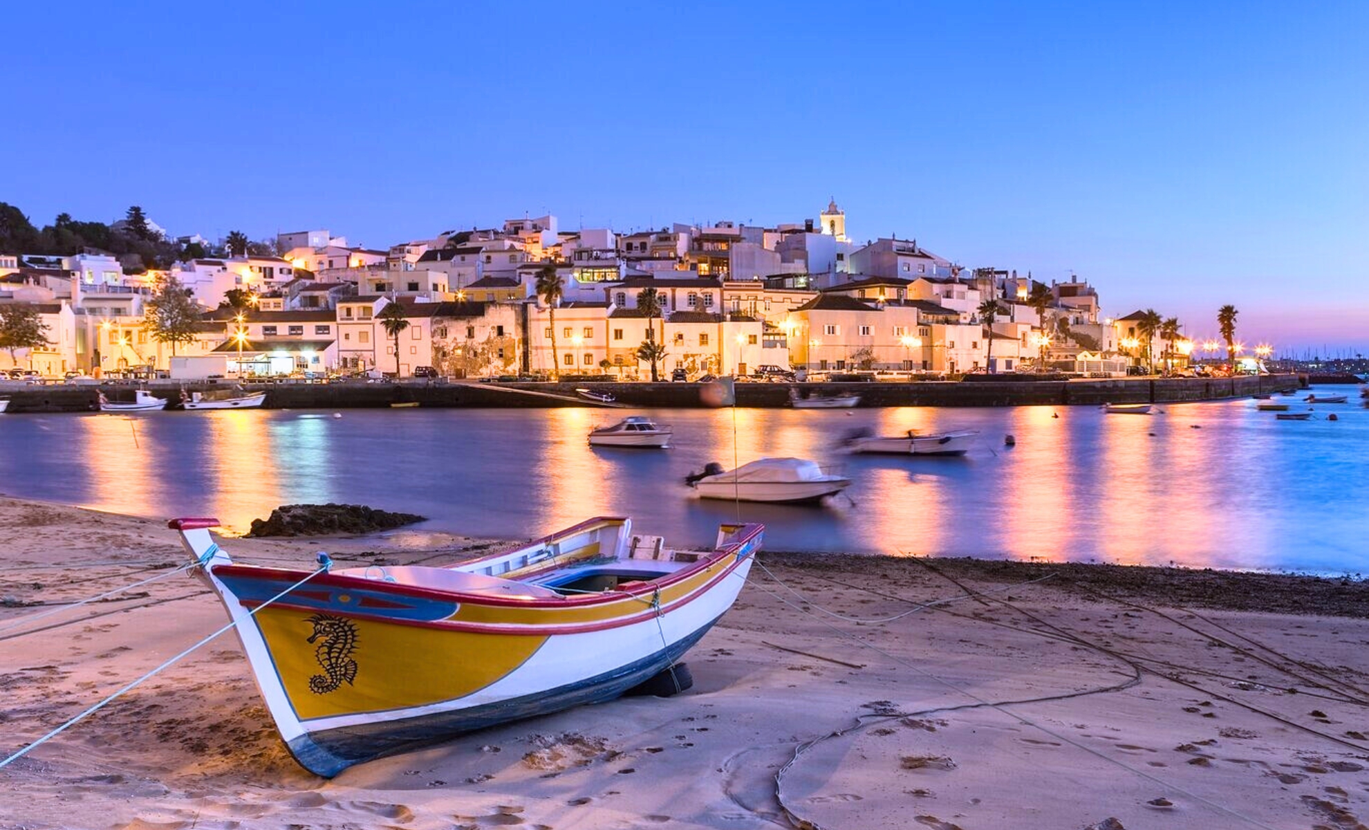 La ville de Ferragudo au Portugal