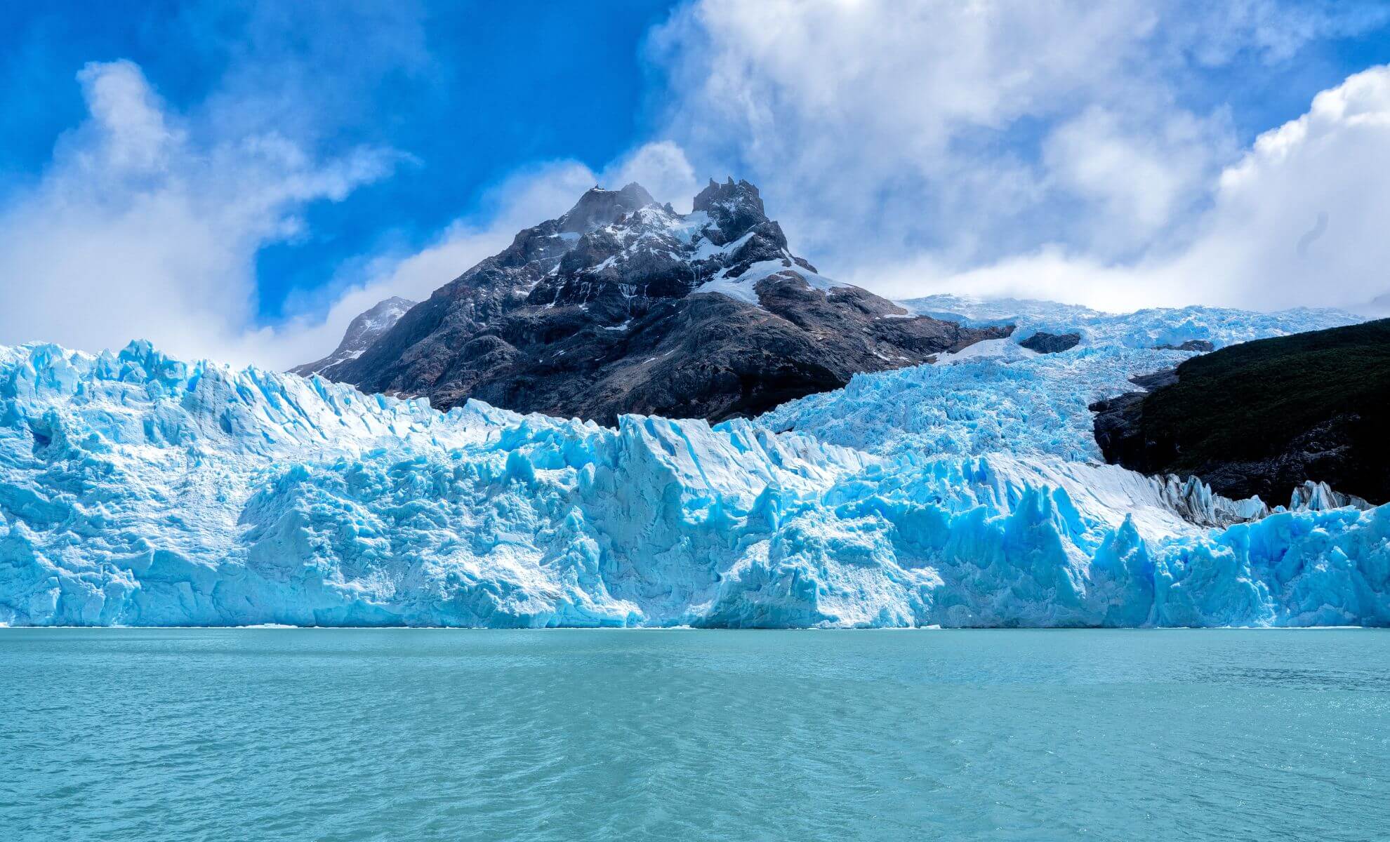 Le Glacier Spegazzini, situé entre l'Argentine et le Chili