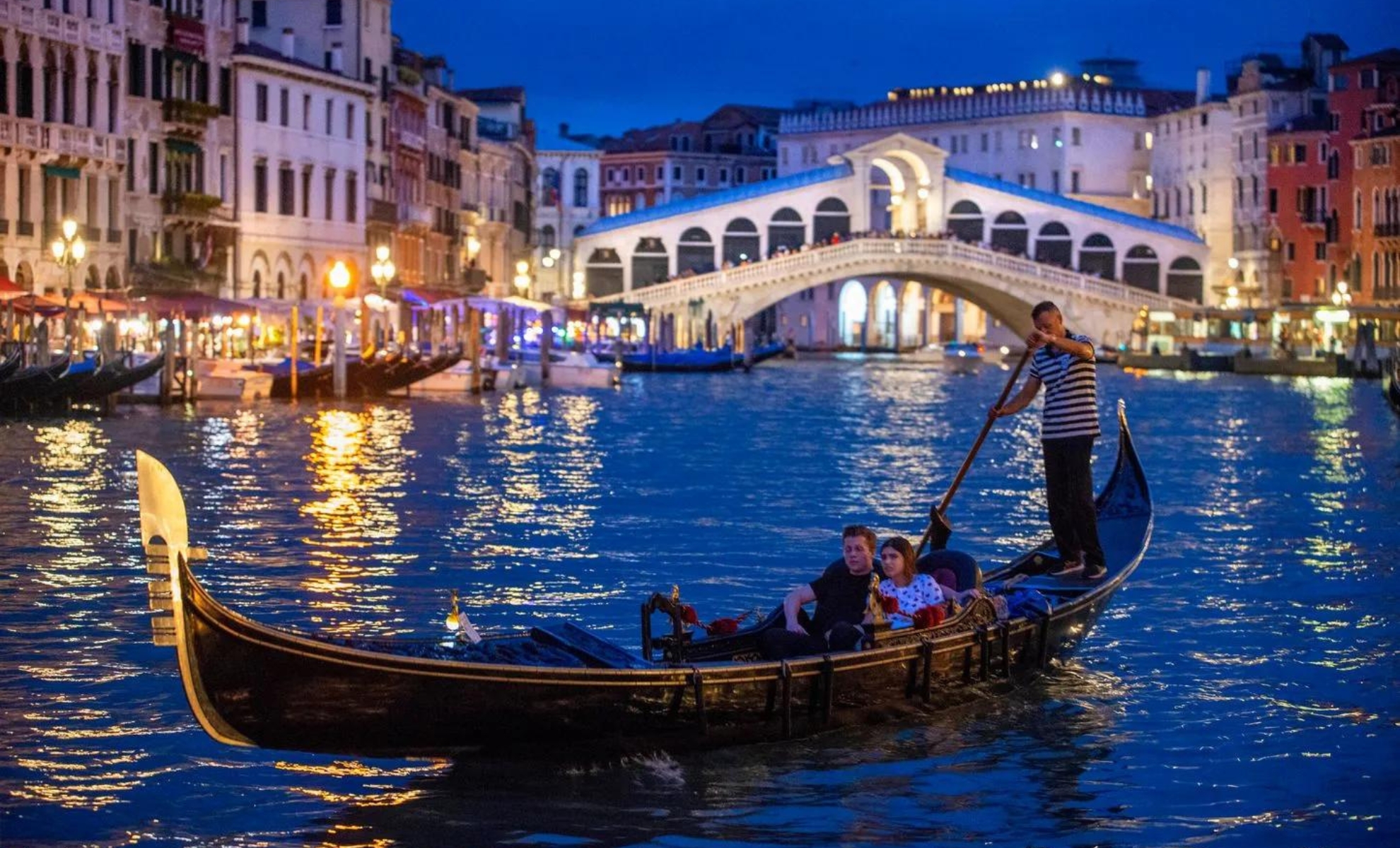 Le pont Rialto, le grand canal de Venise, Italie