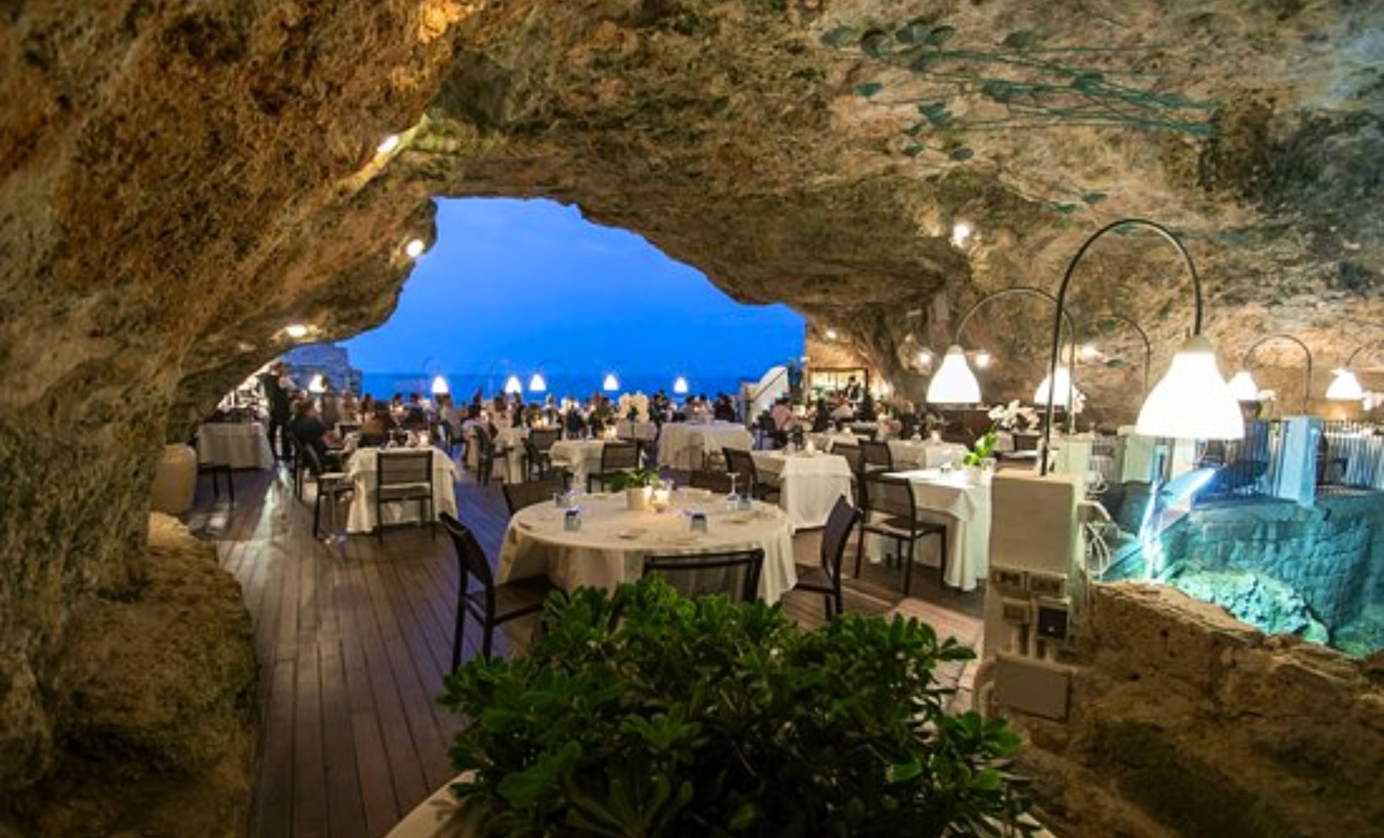 Le restaurant Grotta Palazzese, Italie