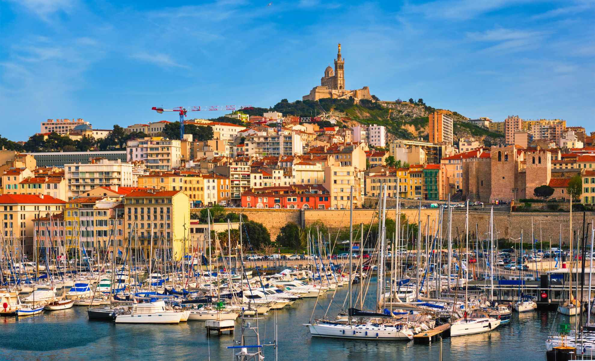 Le vieux port, quartier emblématique de Marseille, France