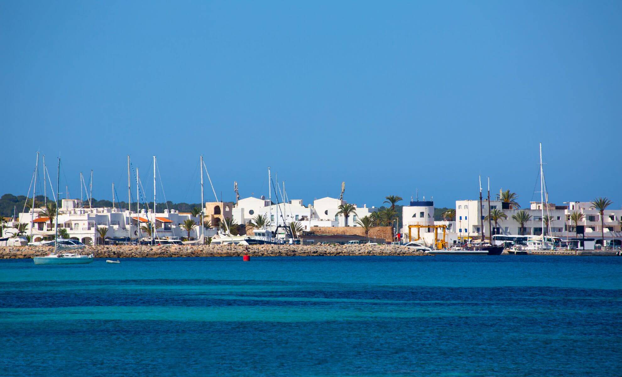 Le village portuaire de La Savina, île de Formentera, Espagne