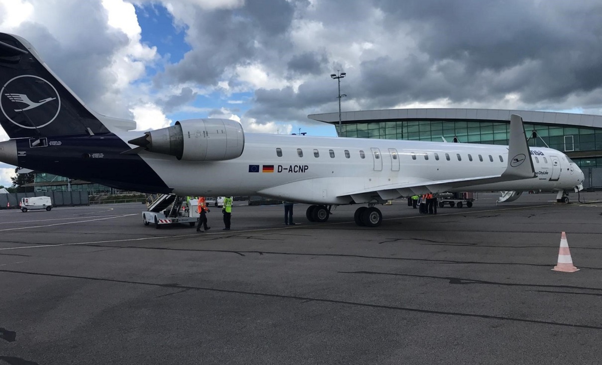 Un avion de la compagnie aérienne Lufthansa à l'aéroport de Rennes