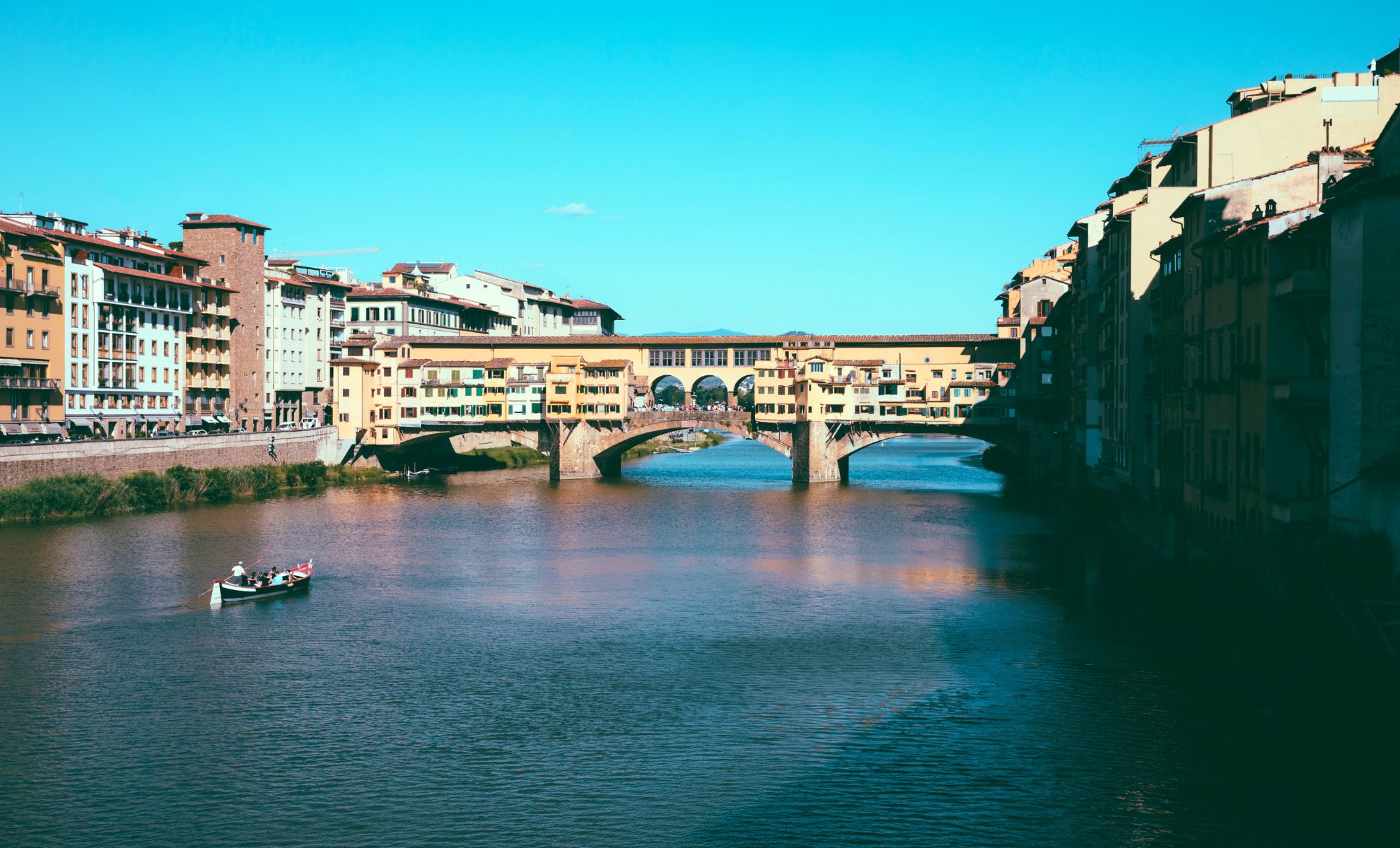 Balade sur l’Arno en barchetto, Florence, Italie