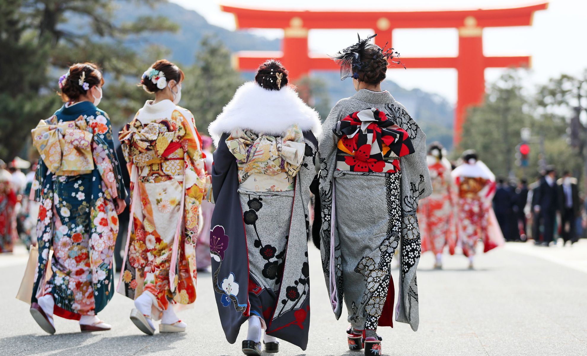 Des femmes habillées en tenues traditionnelles japonaises, Kyoto, Japon