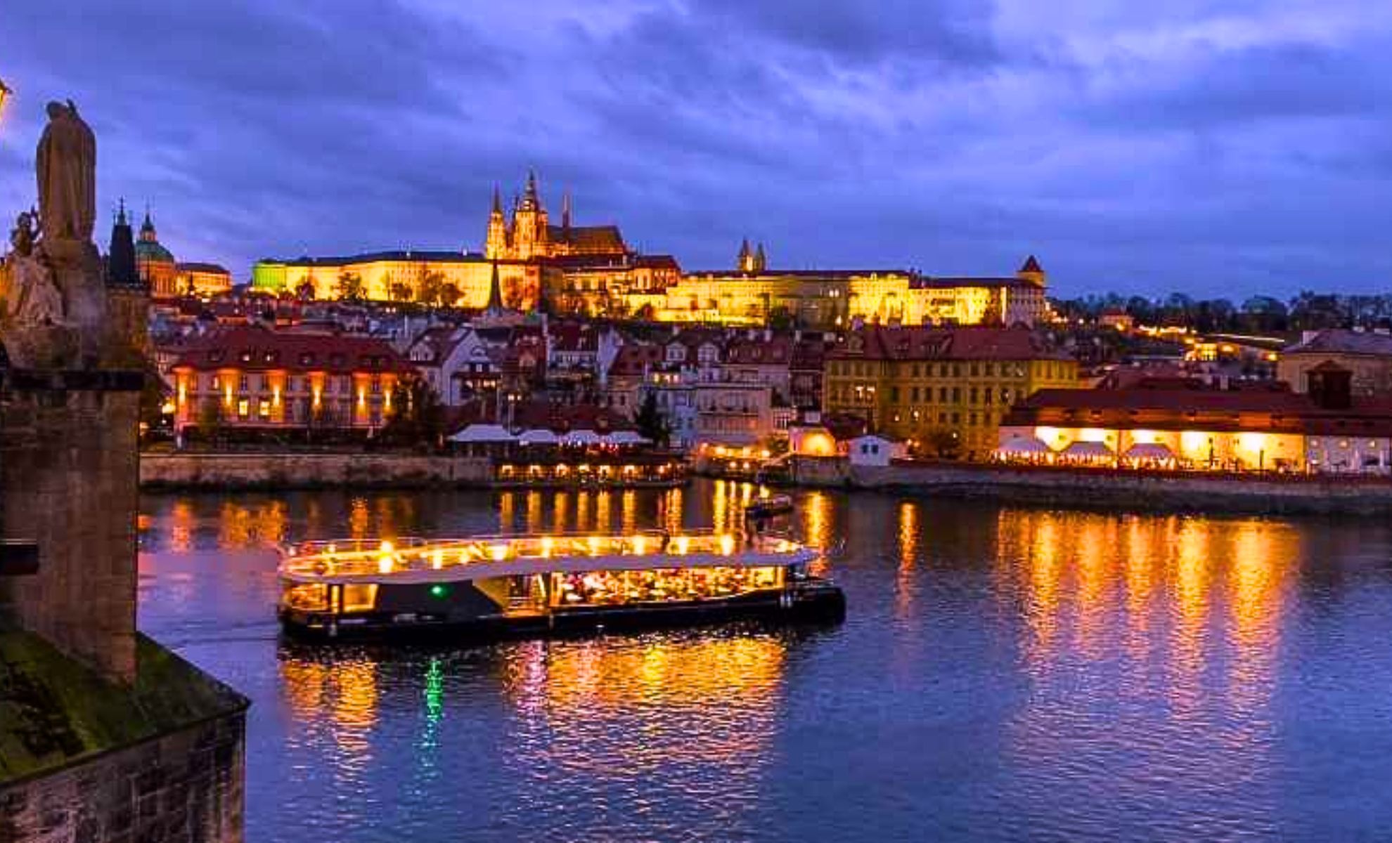Faire une croisière de nuit sur la Vltava, Prague, République tchèque