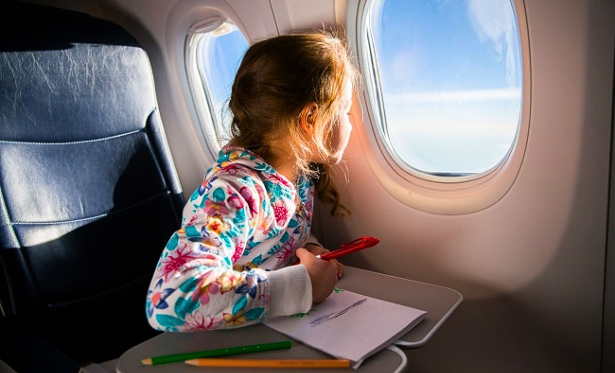 Garder les enfants occupés pendant le vol avec des livres interactifs