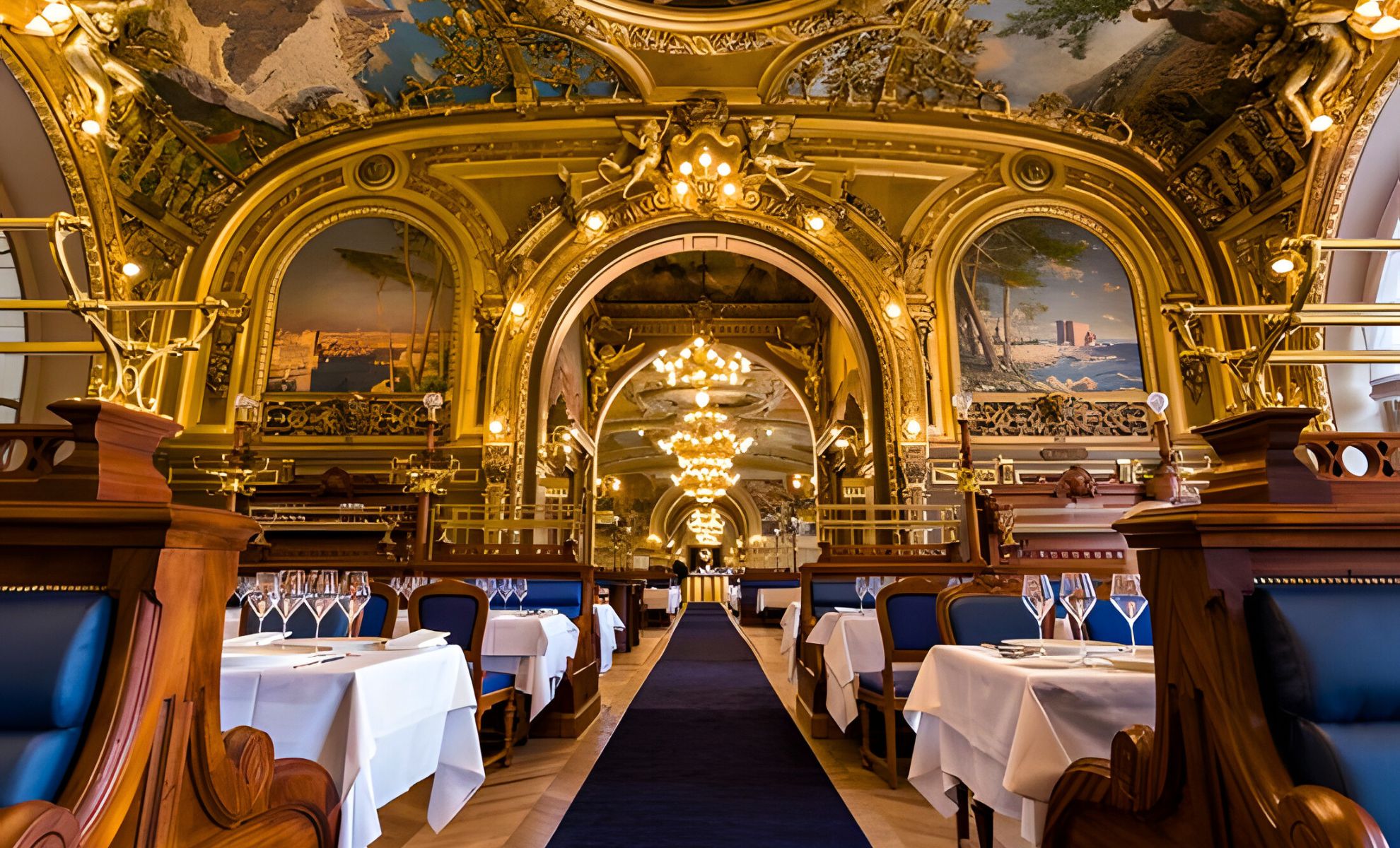 Le restaurant le Train Bleu, Paris, France