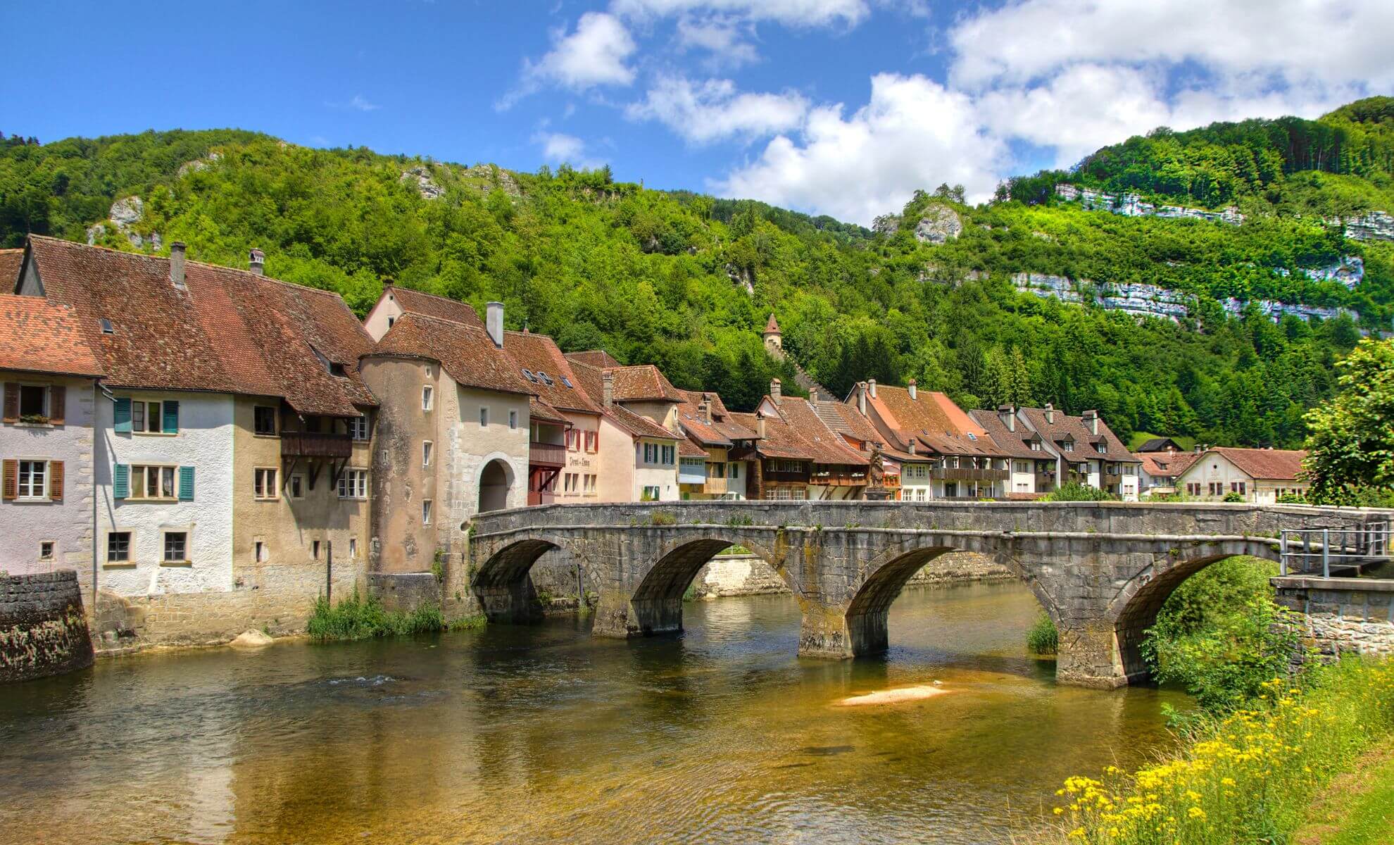 Le village Saint-Ursanne, Suisse