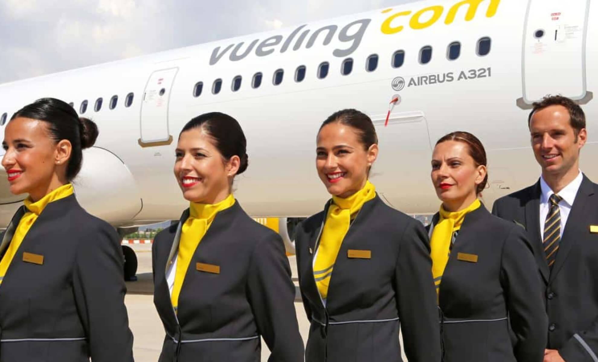Stewards et hôtesses de l'air de la compagnie aérienne Vueling
