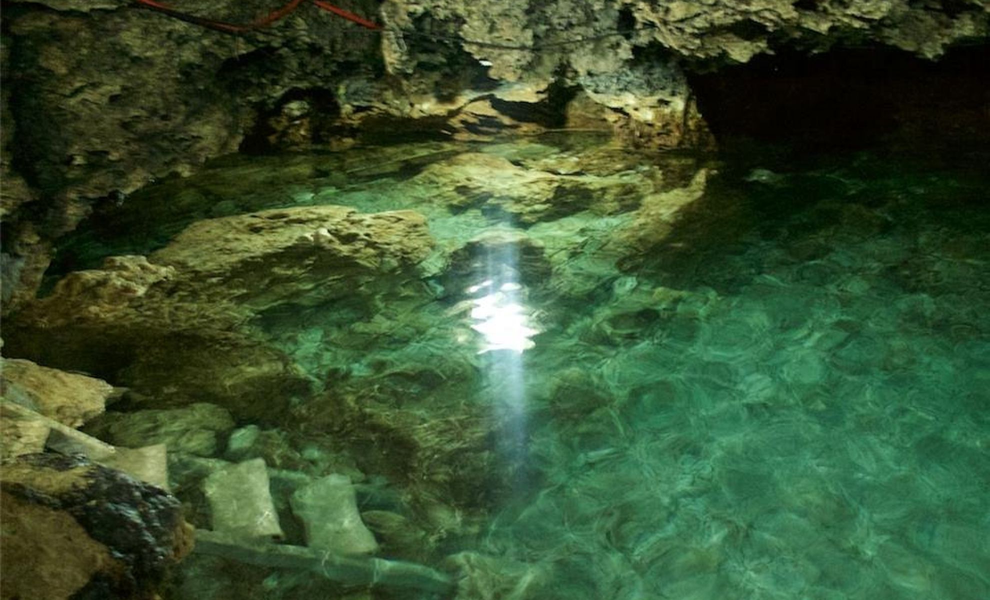 Grotte de timubo, île Camotes, Philippines