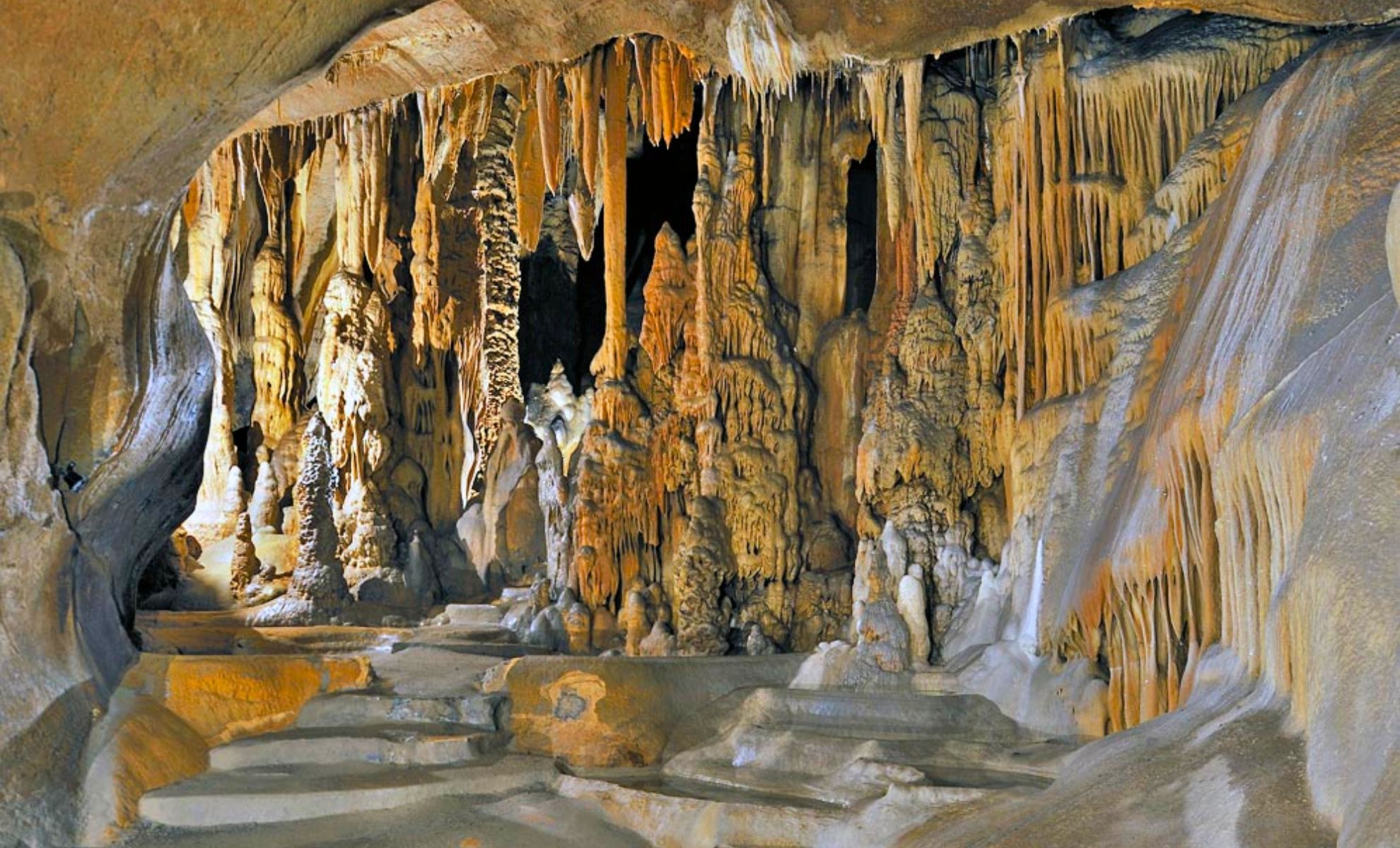 Les grottes d’Isturitz et d’Oxocelhaya, les Pyrénées , France