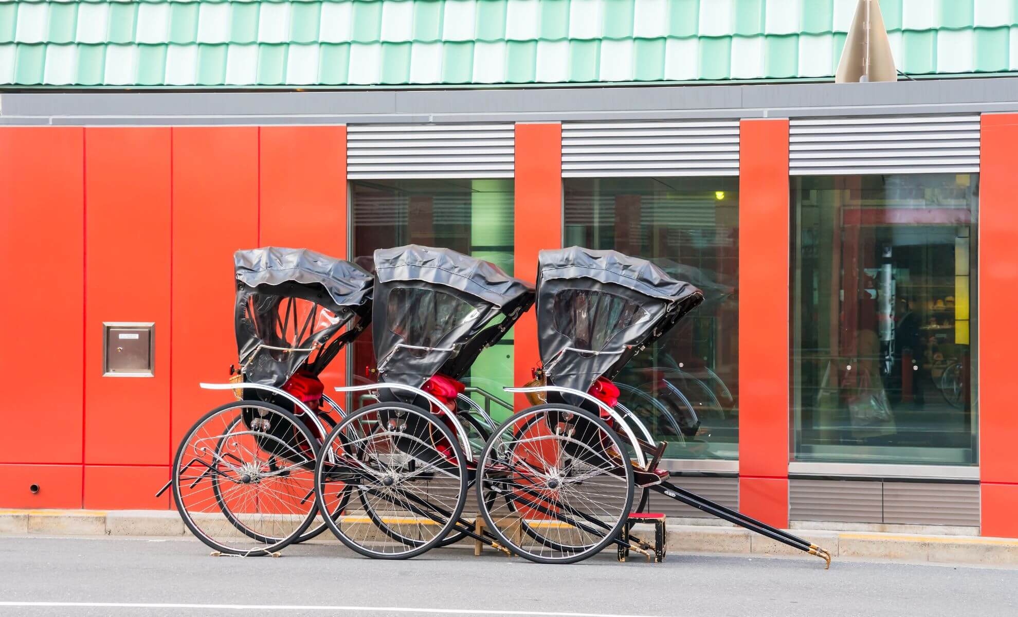 Les petits chariots à deux roues à Tokyo, Japan