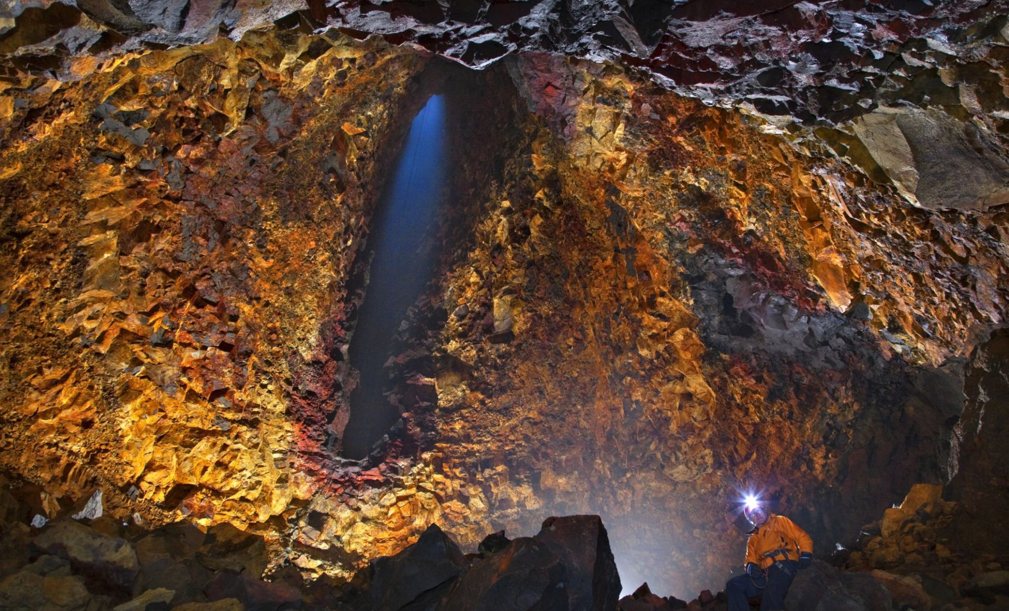 Explorez l'intérieur d'un volcan en Islande