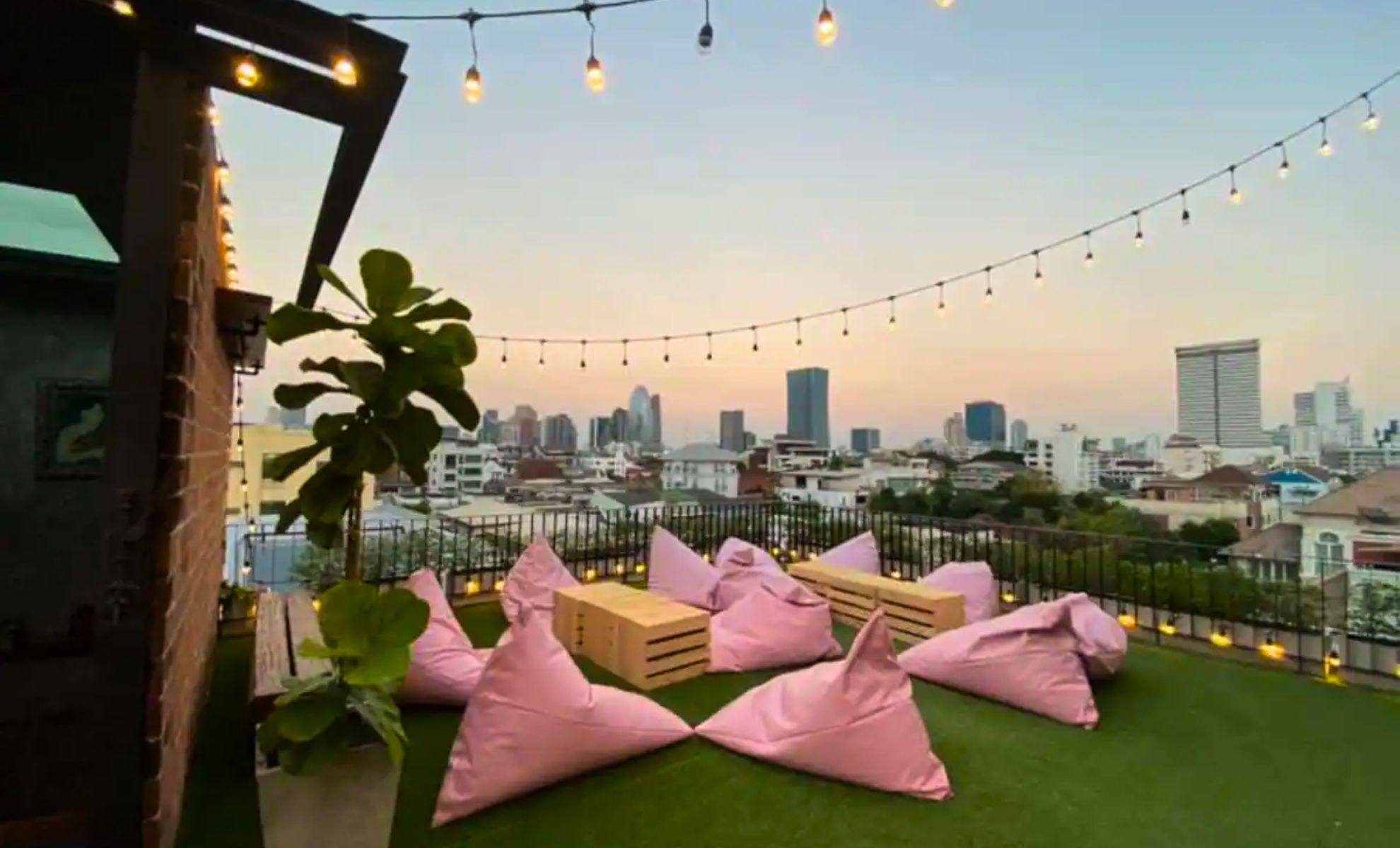 L’Airbnb Ari-BKK et son rooftop spacieux et chaleureux, Bangkok, Thaïlande