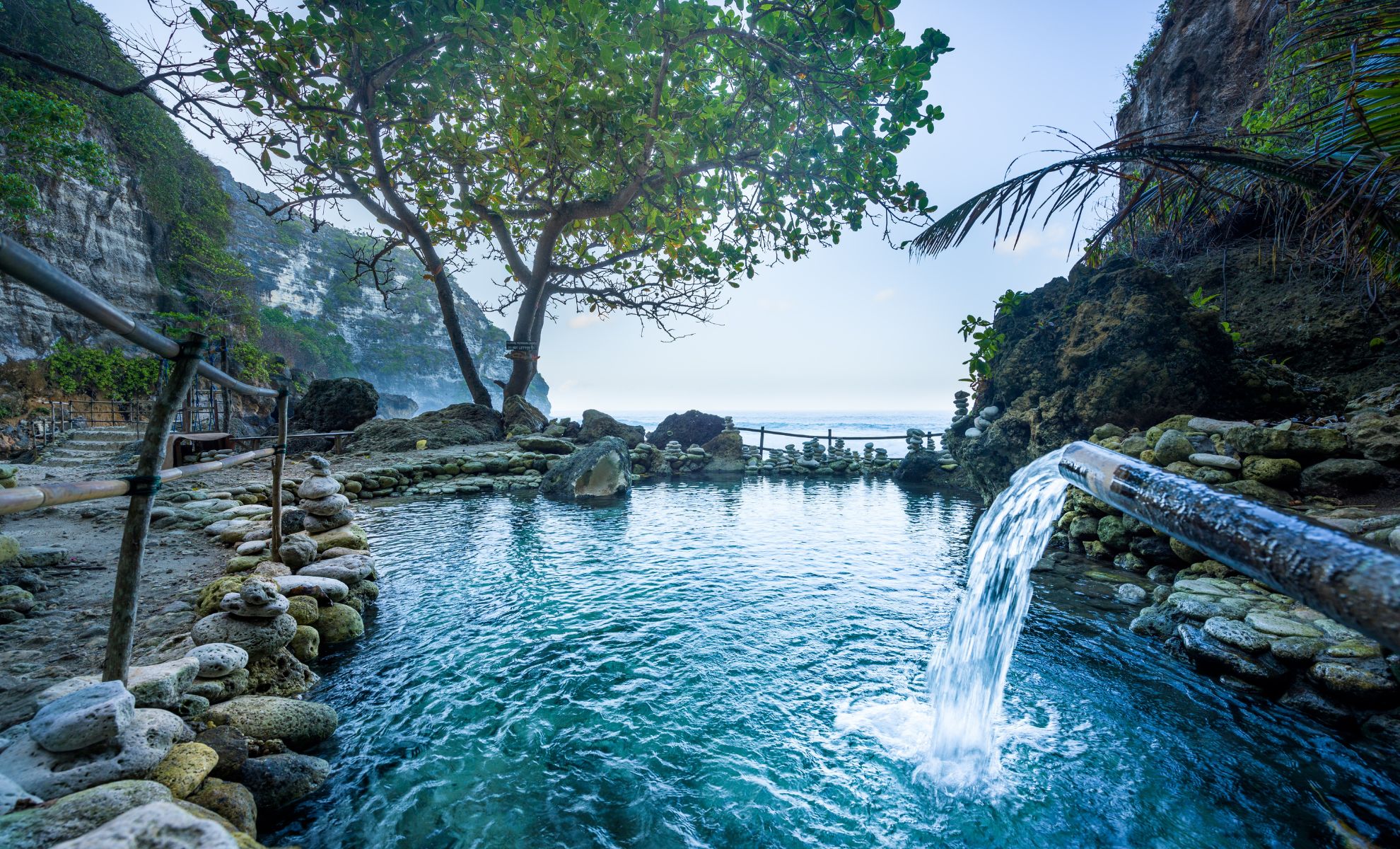 La plage de Tembeling, Nusa Penida, Indonésie