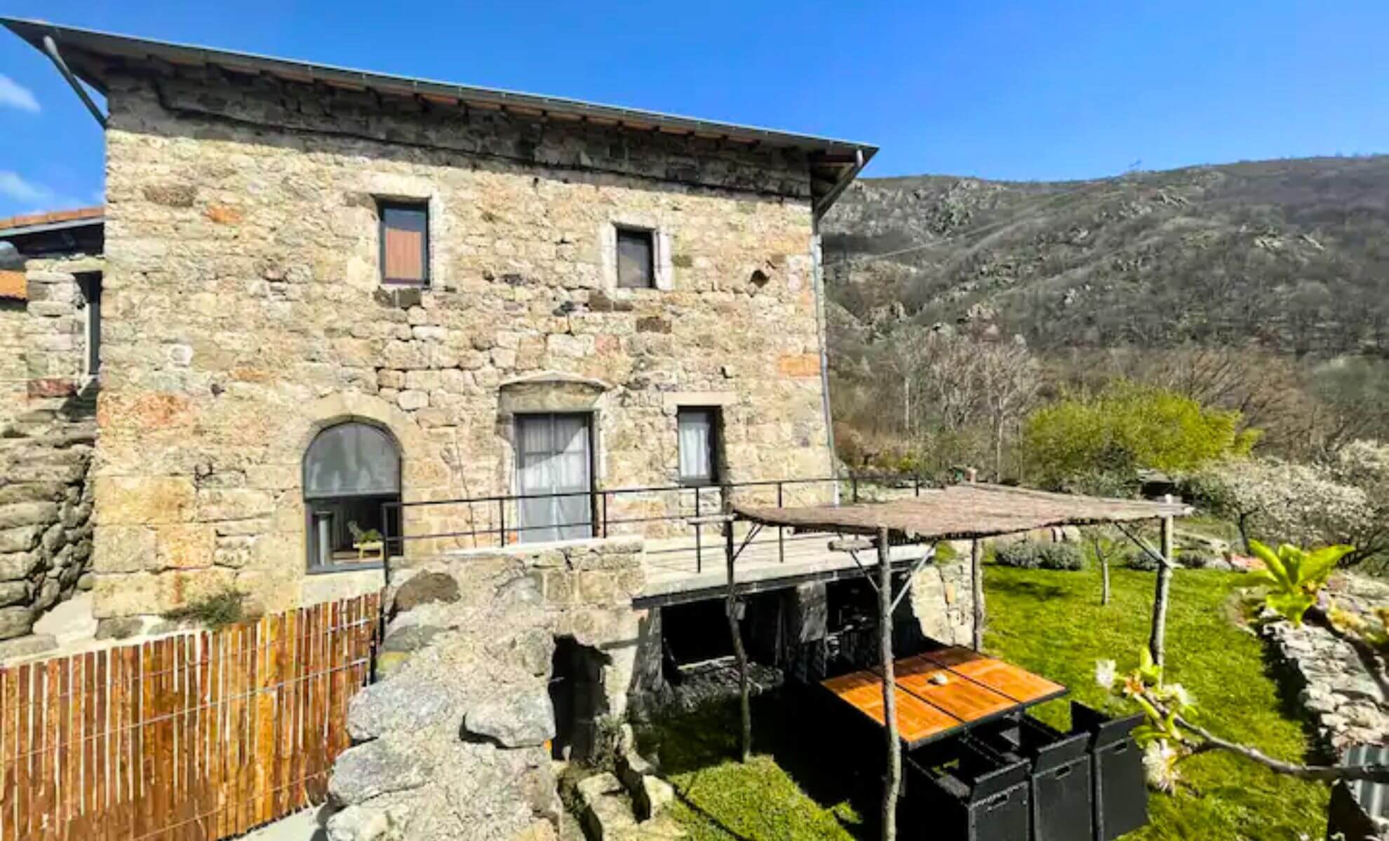 Le gîte « destination le Pal », au pied des monts d’Ardèche, France