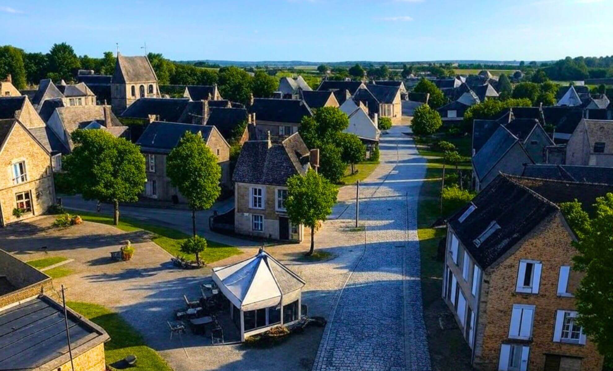 Le village d'Epron en Normandie